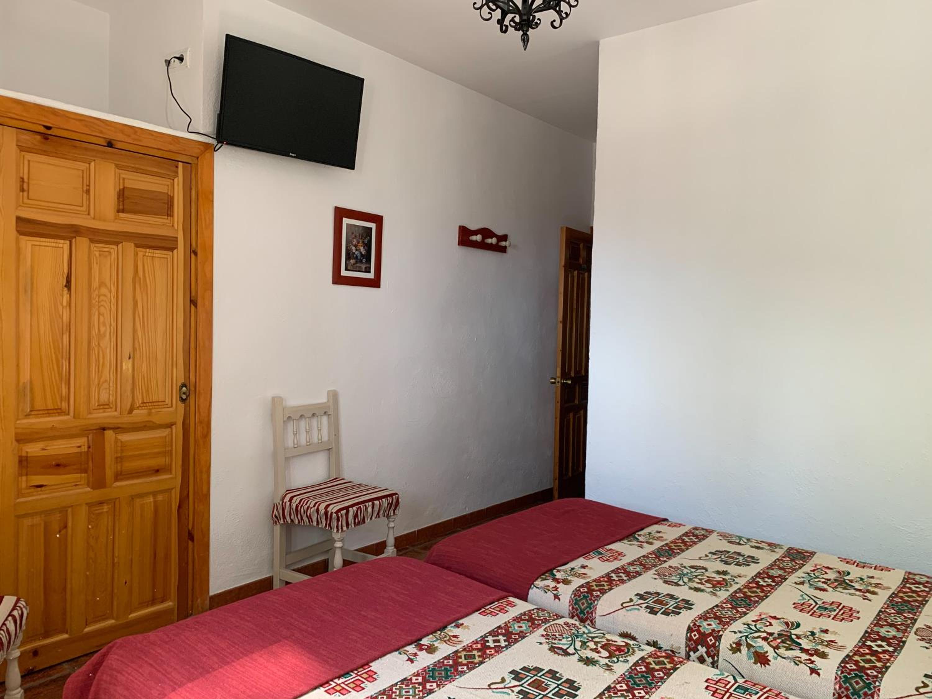 Twin Room - Photo 6