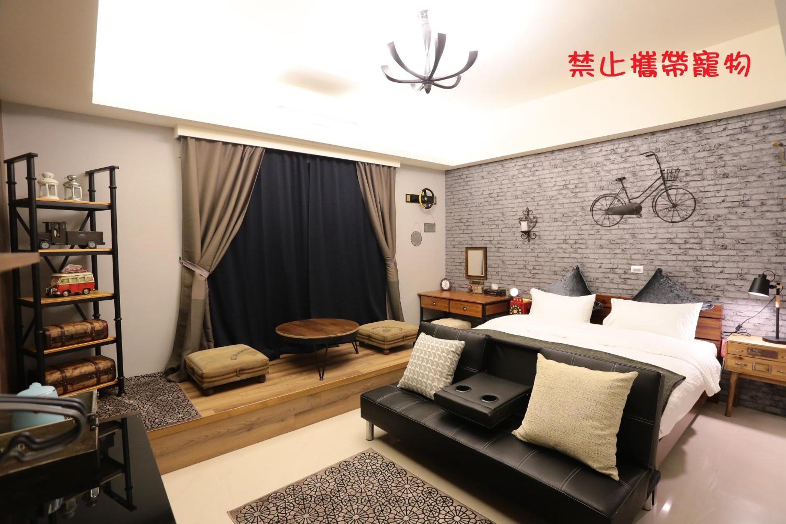 Standard Queen Room with Bathroom photo 1