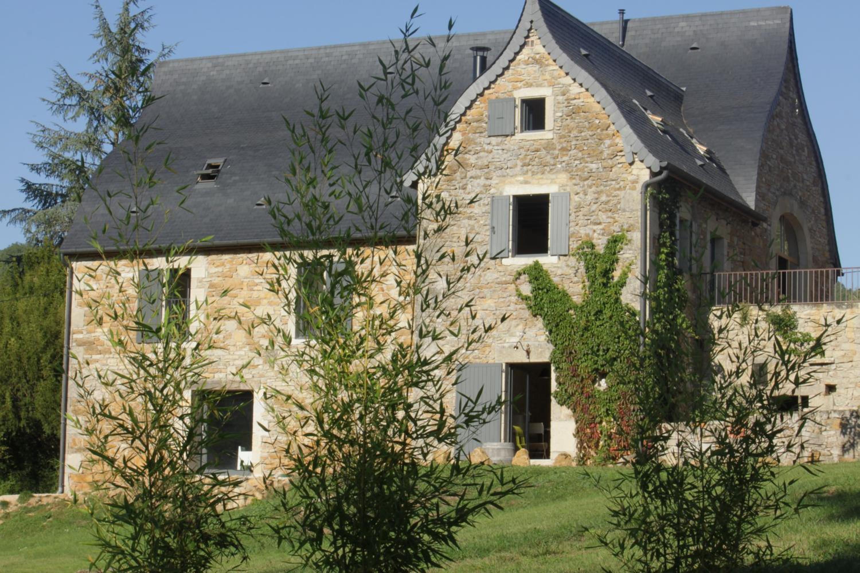 Five-Bedroom House photo 3