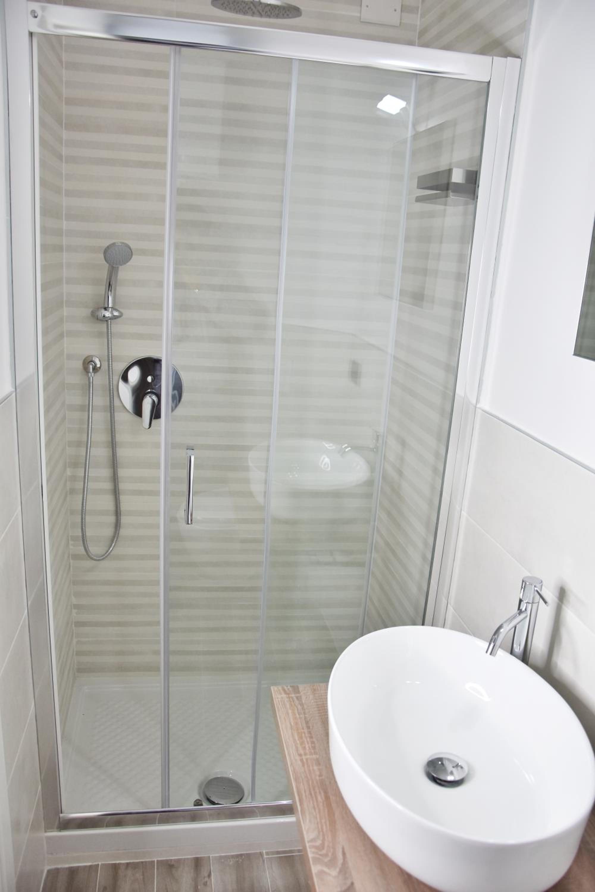 Standard Double Room - Photo 11