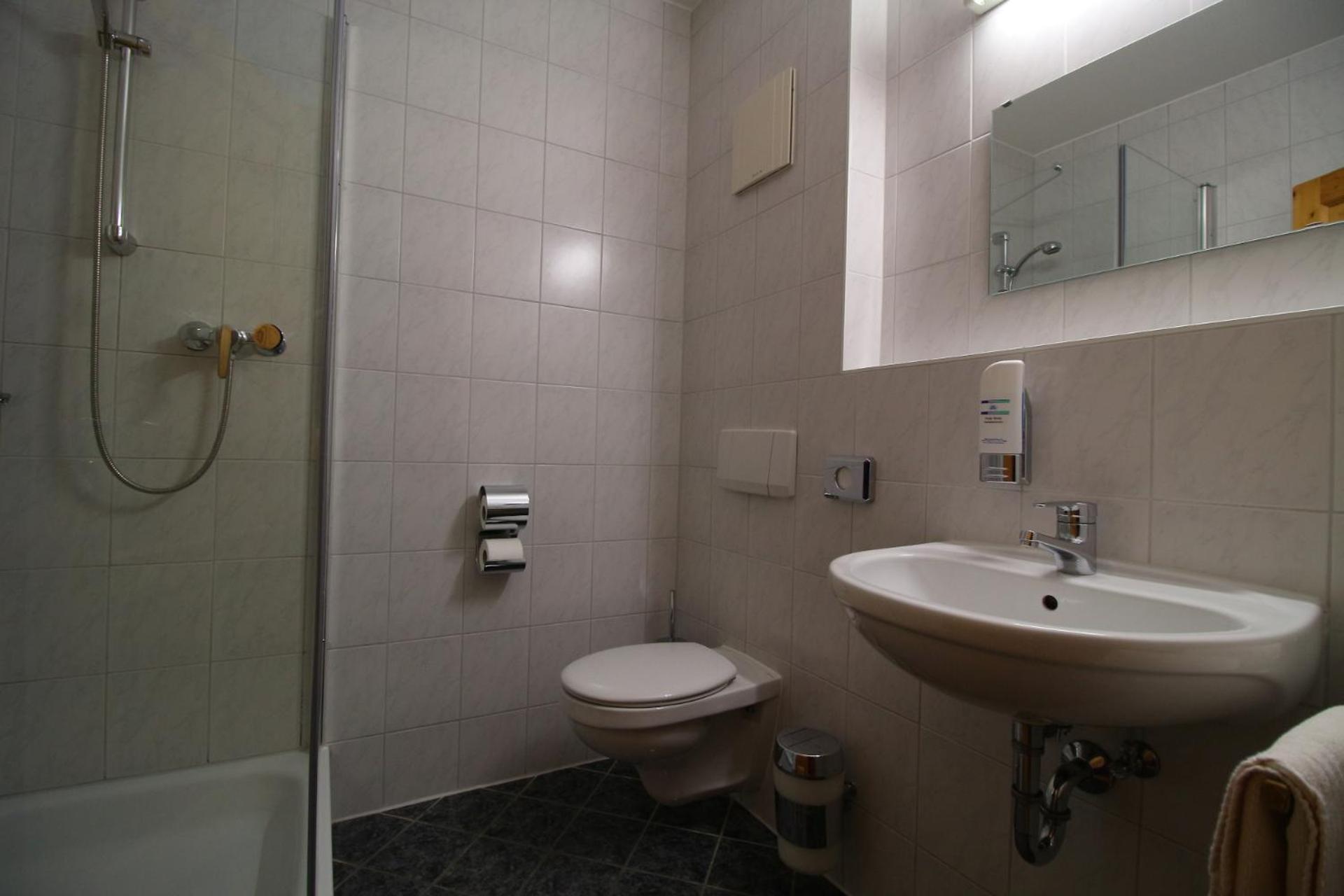 Double Room - Photo 4