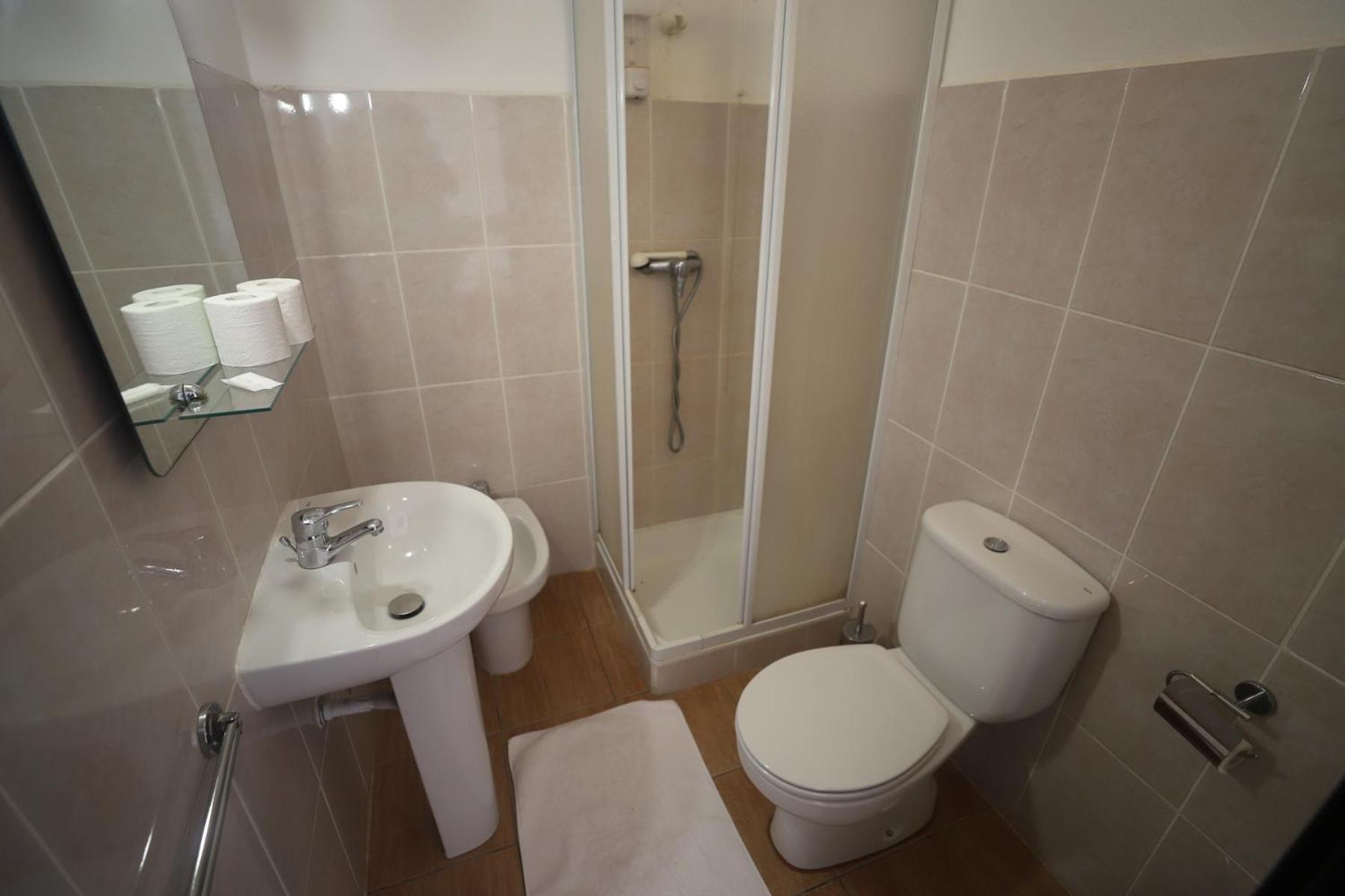Double Room - Photo 4