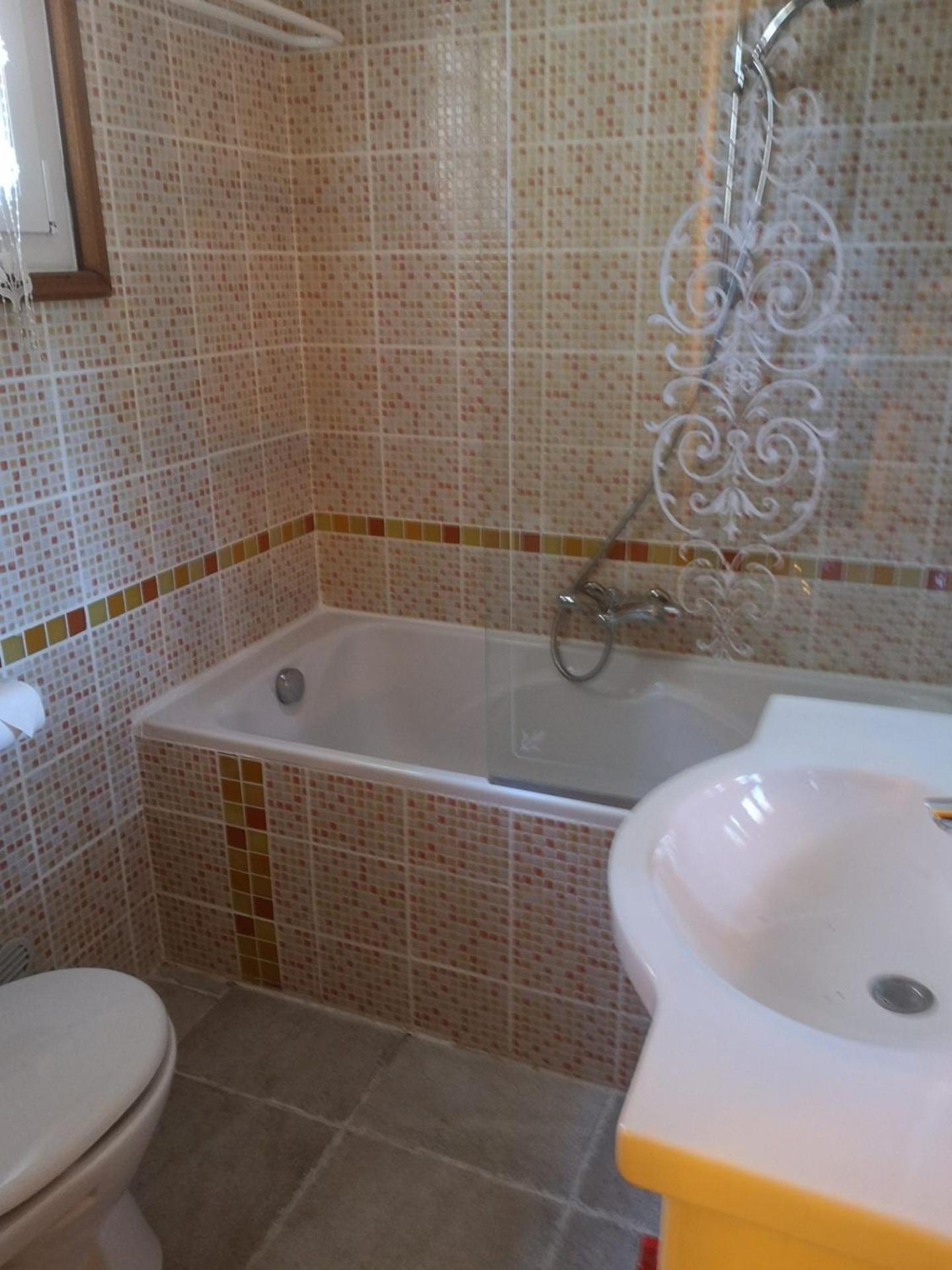 Deluxe Double Room with Bath - Photo 3