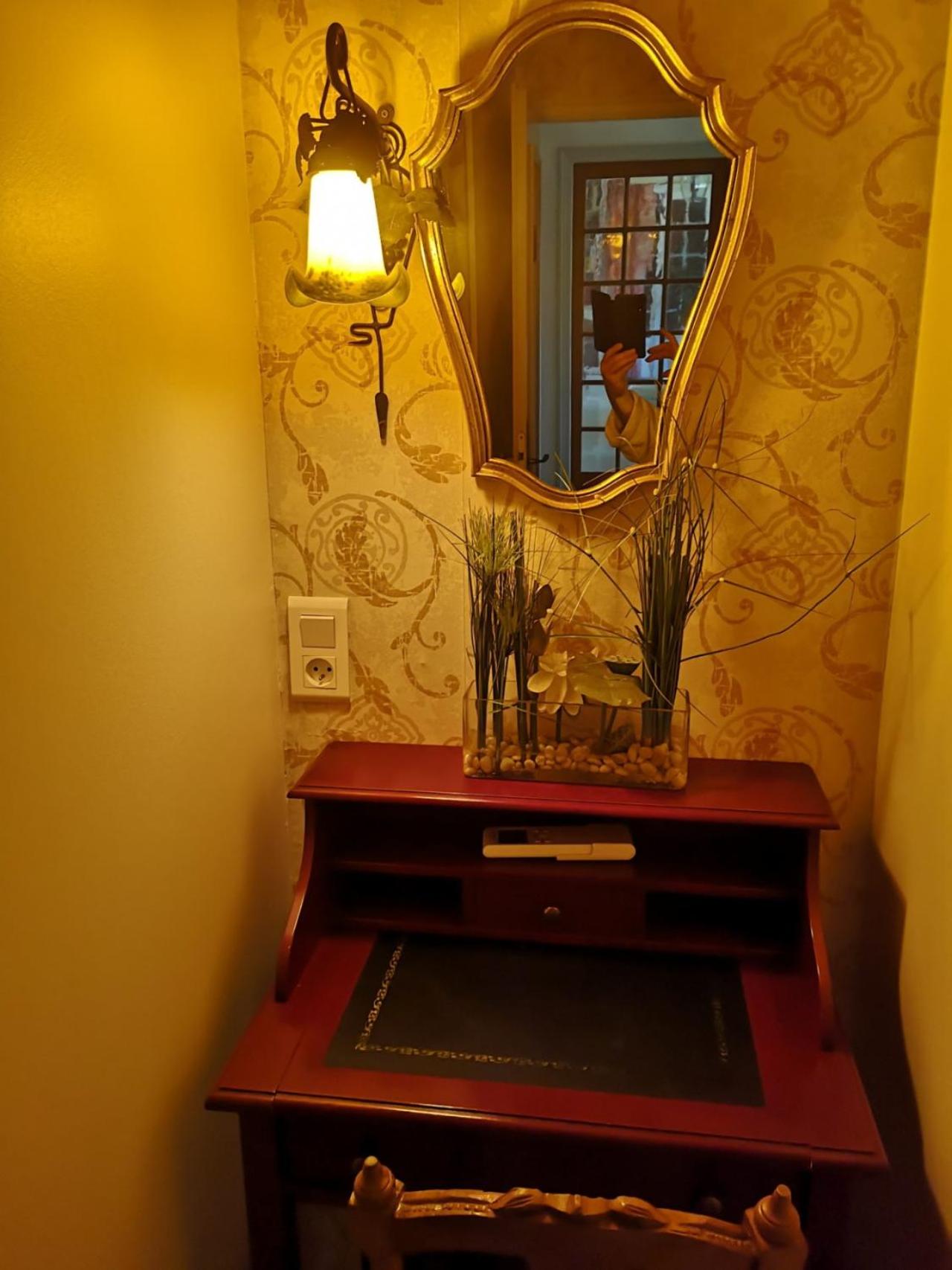 Deluxe Double Room with Bath - Photo 4
