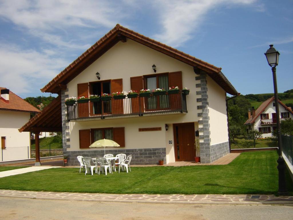 Apartment with Mountain View photo 3