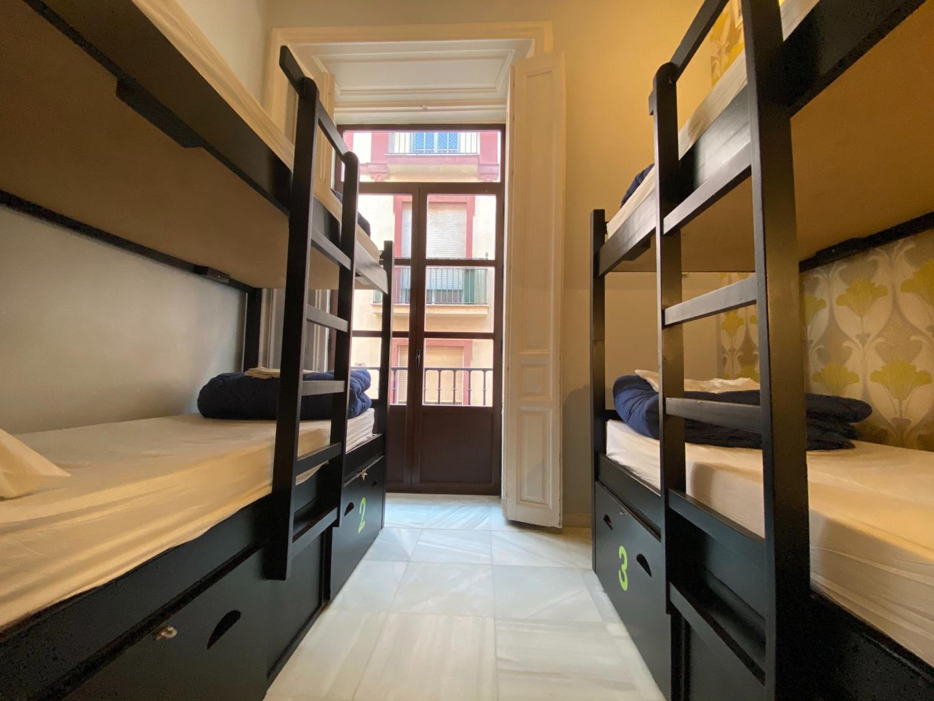 Quadruple Room with Private Bathroom - Photo 1