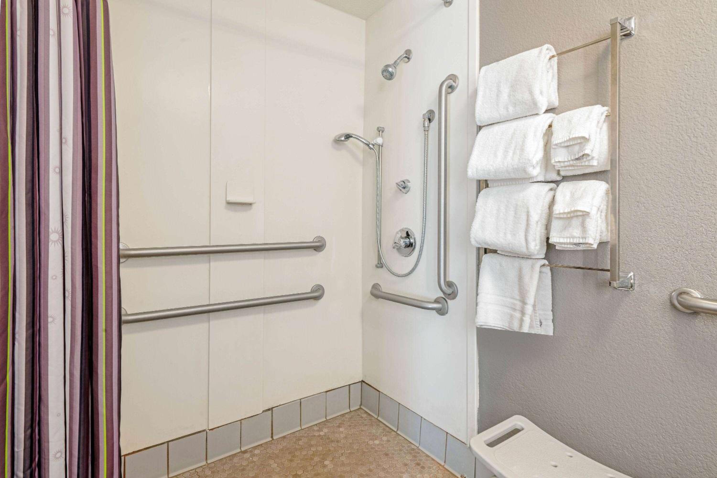 King Room - Disability Access - Photo 4