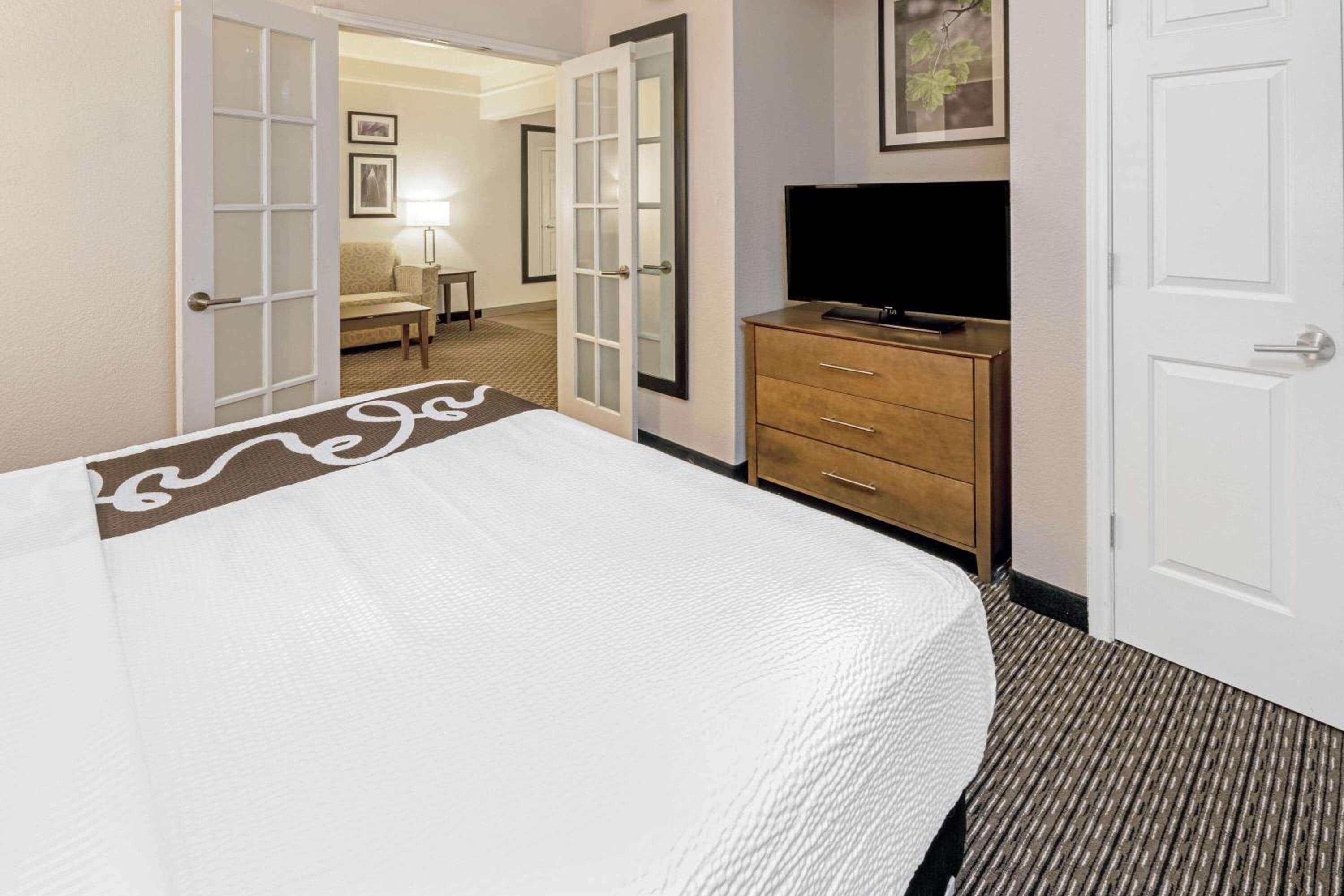 One-Bedroom King Suite - Non-Smoking - Photo 1