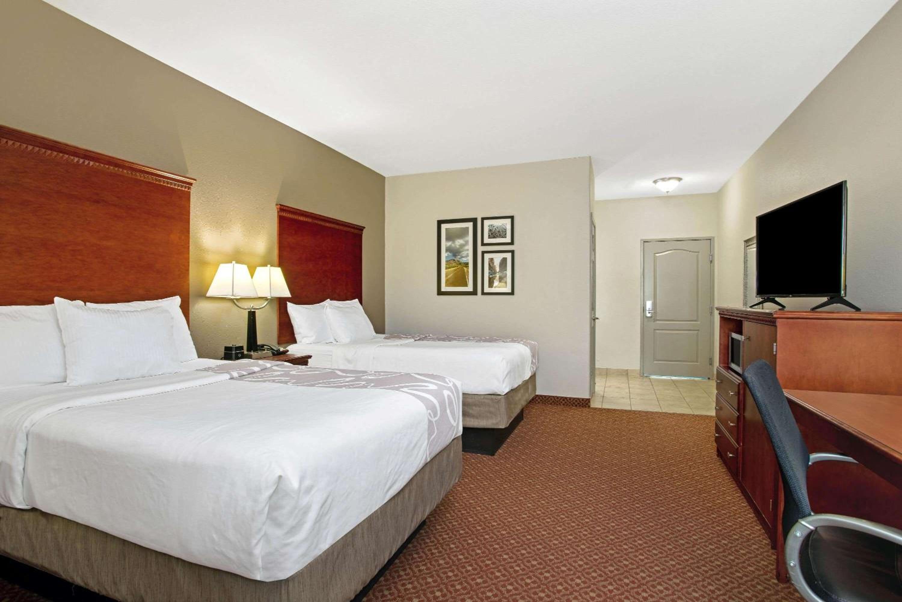 Double Room with Two Double Beds - Non-Smoking - Photo 2