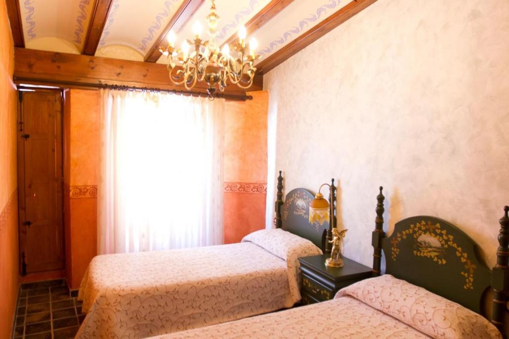 Large Double Room - Photo 2