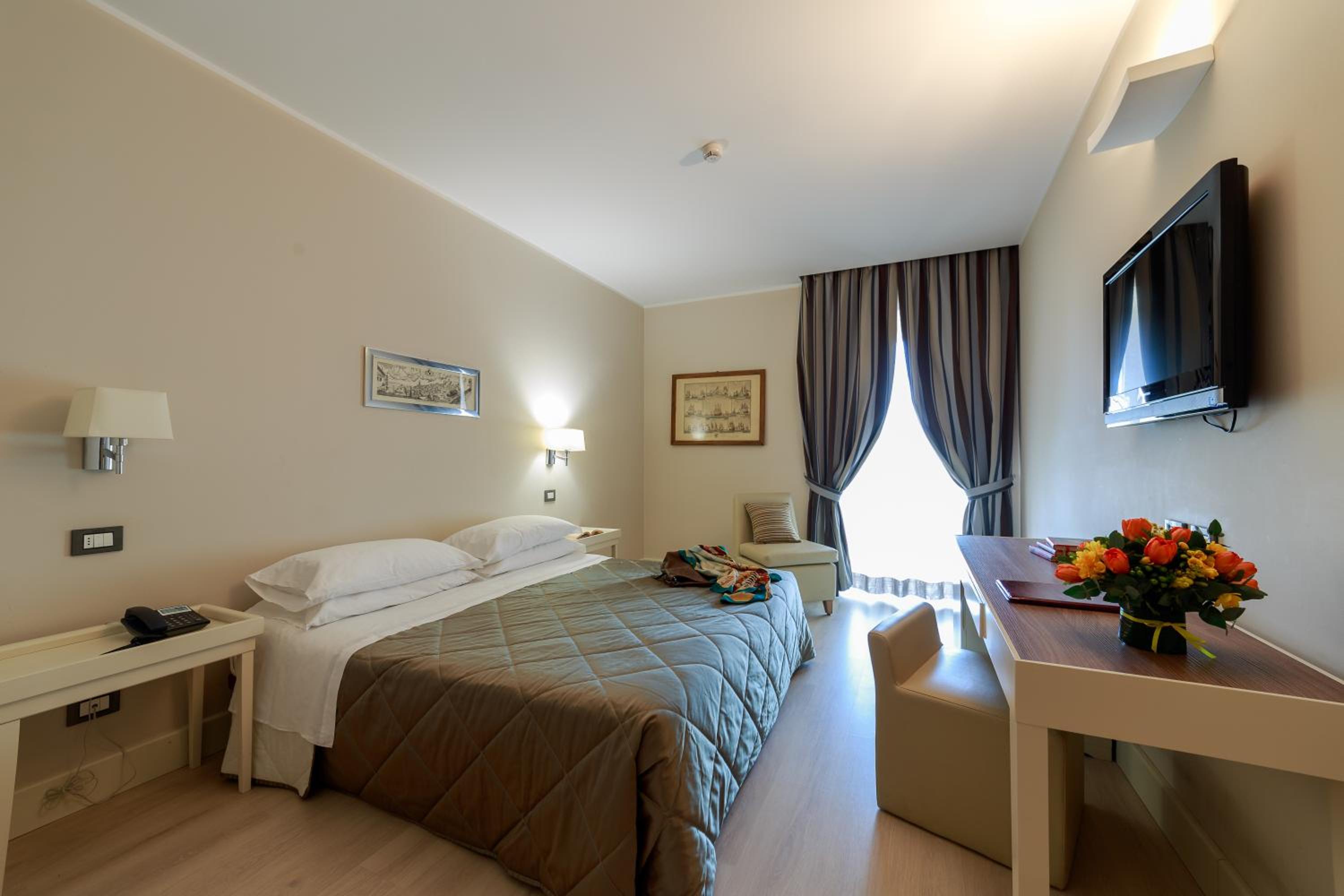 Superior Double or Twin Room - Photo 9