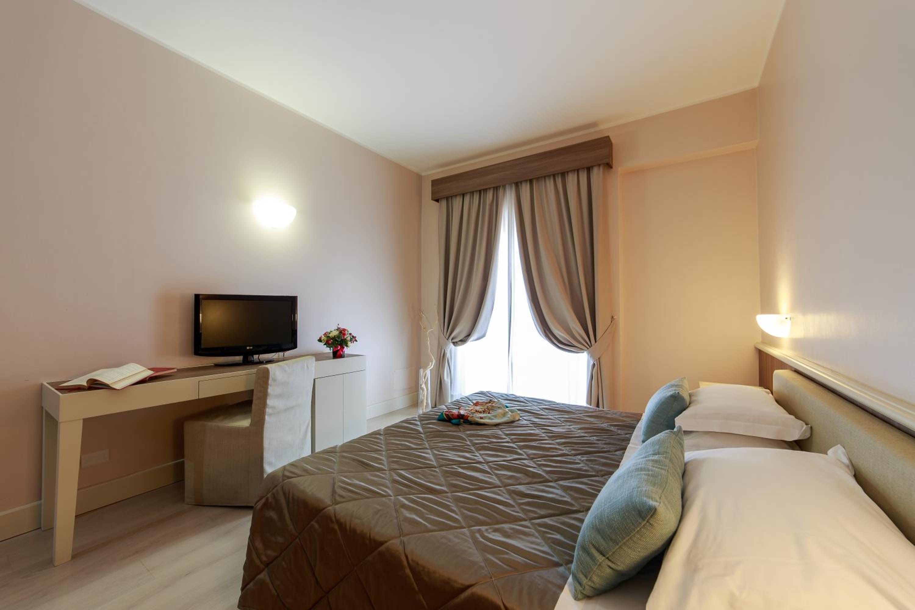 Superior Double or Twin Room - Photo 5