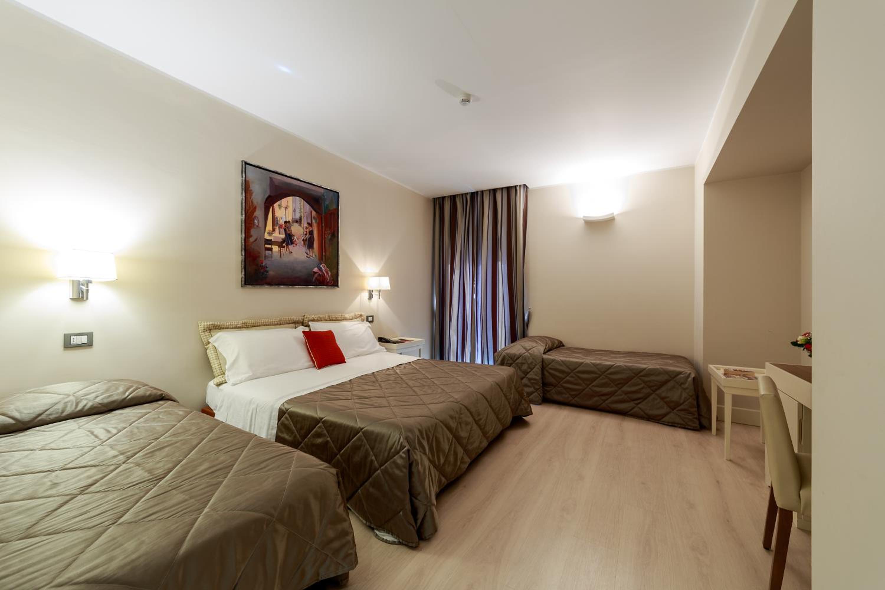 Quadruple Room - Photo 1