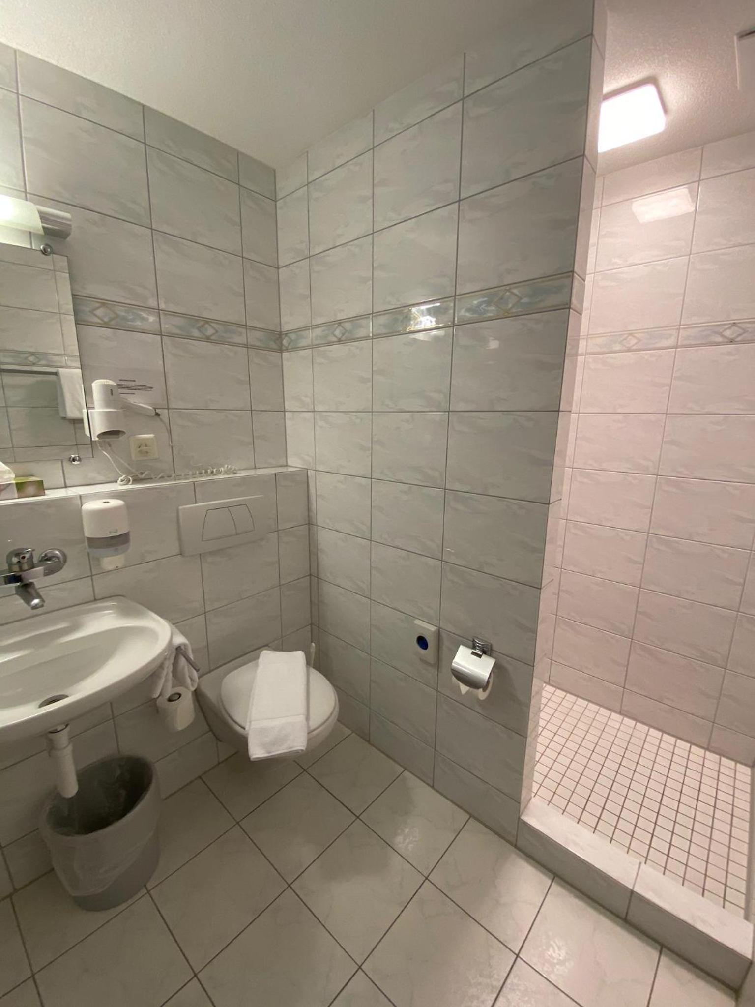Single Room photo 2