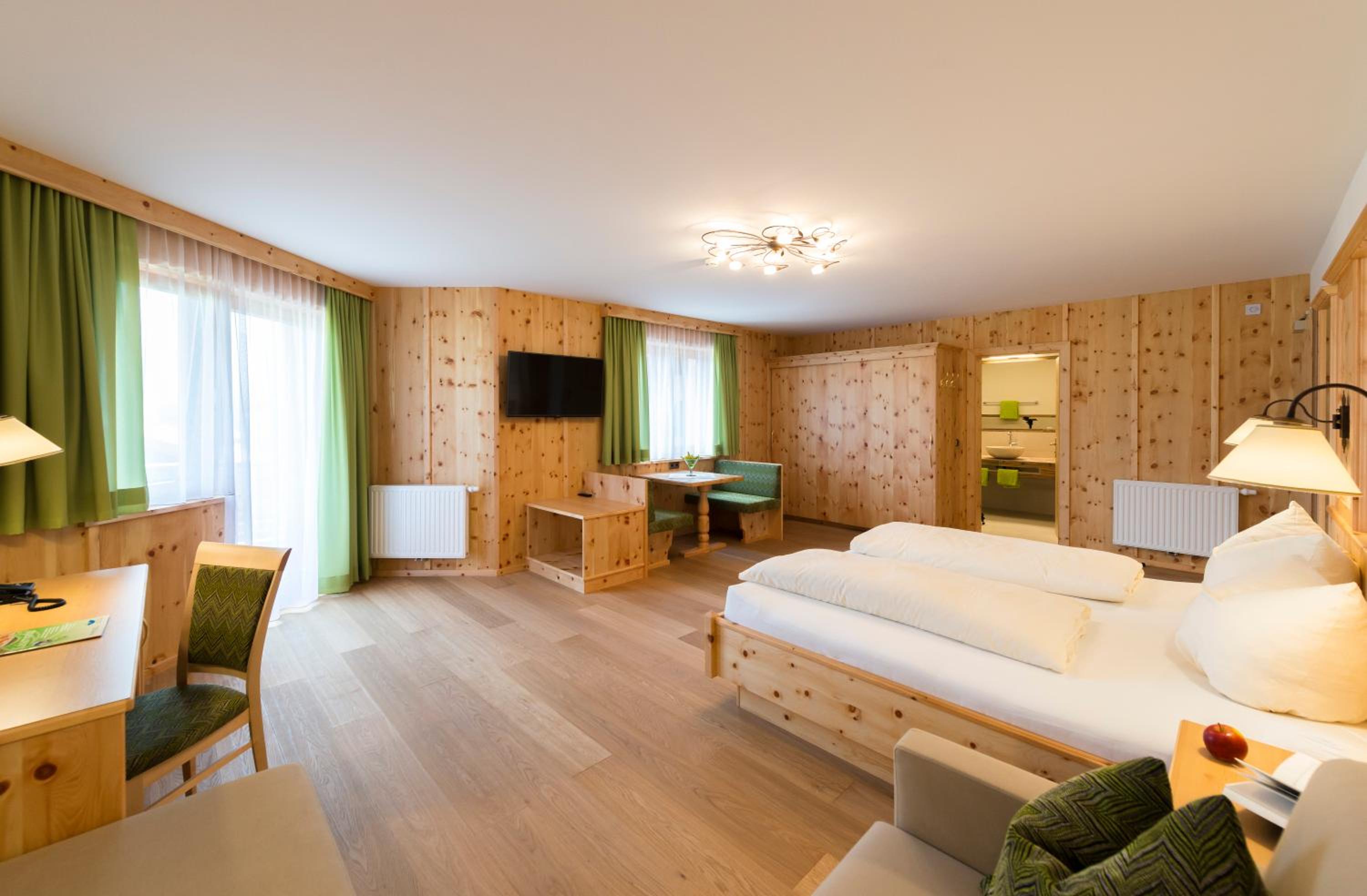 Deluxe Junior Suite photo 1