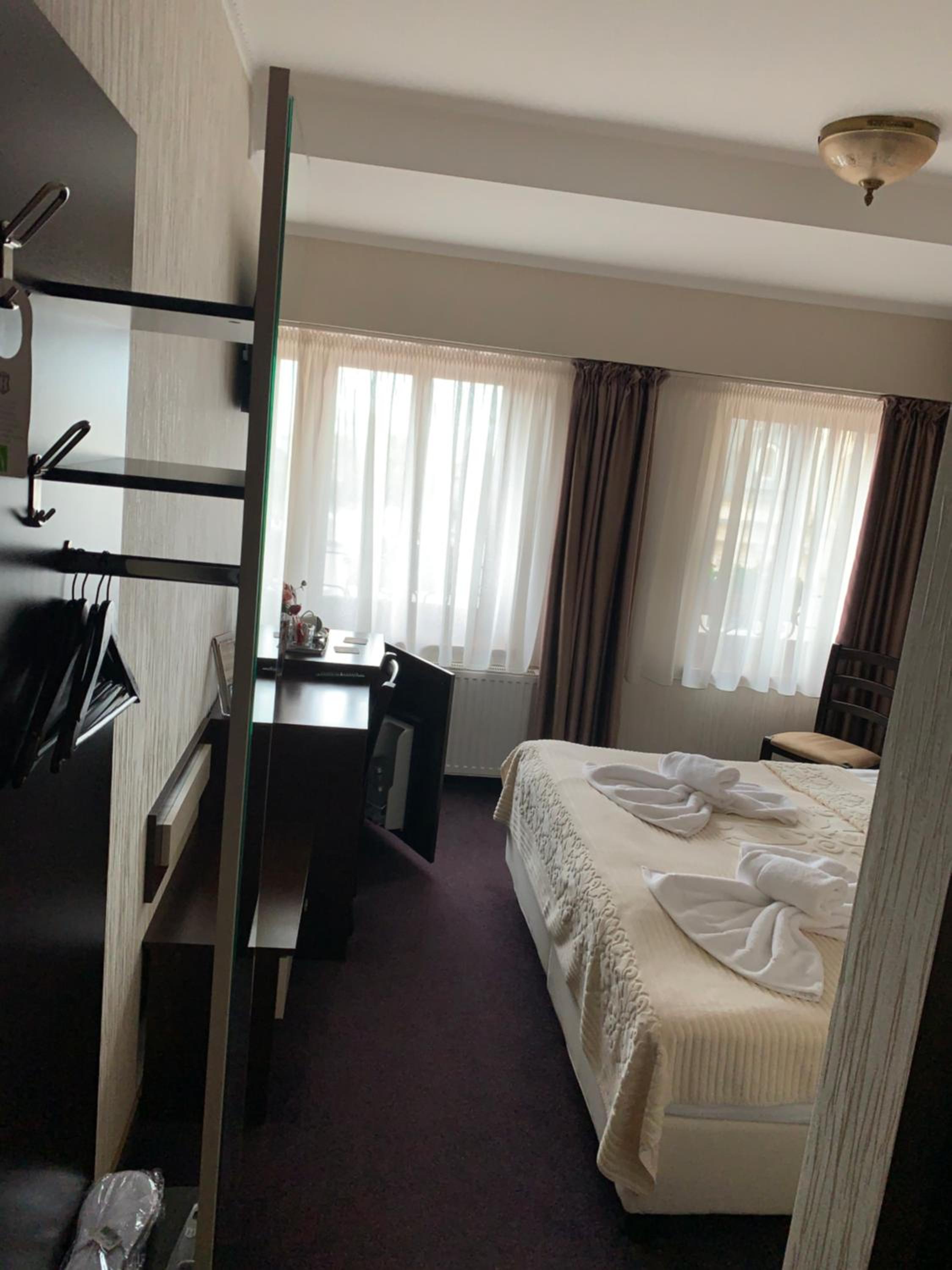 Standard Double Room - Photo 8