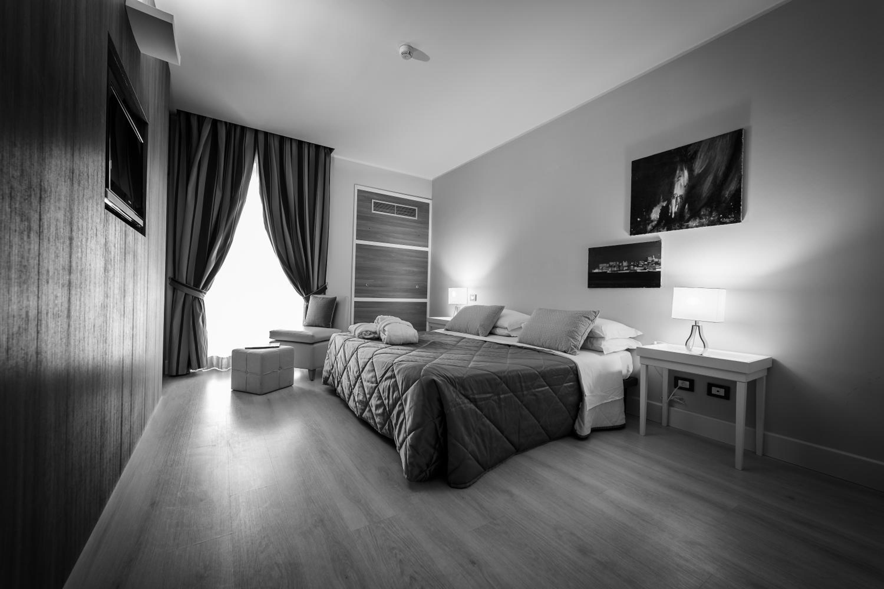 Suite - Photo 3