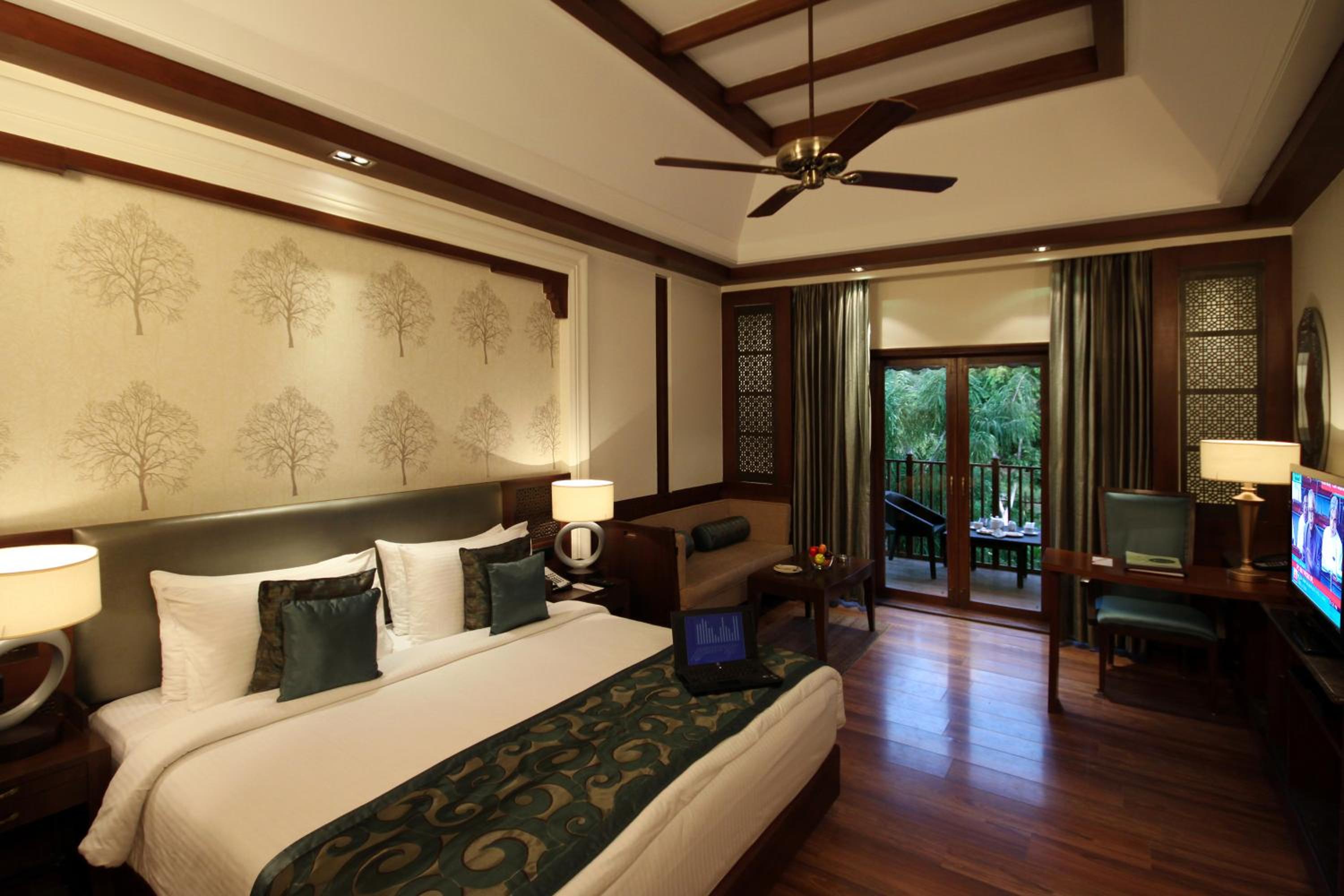 Luxury Cottage with Balcony: 10% discount on Food & Beverages (excluding In-Room Dining and Liquor), 10% discount on Spa Services, Laundry Services, Complimentary Happy Hour Offer – Buy 1 Get 1 Free, available daily from 11:00 AM to 7:00 PM. - Photo 5