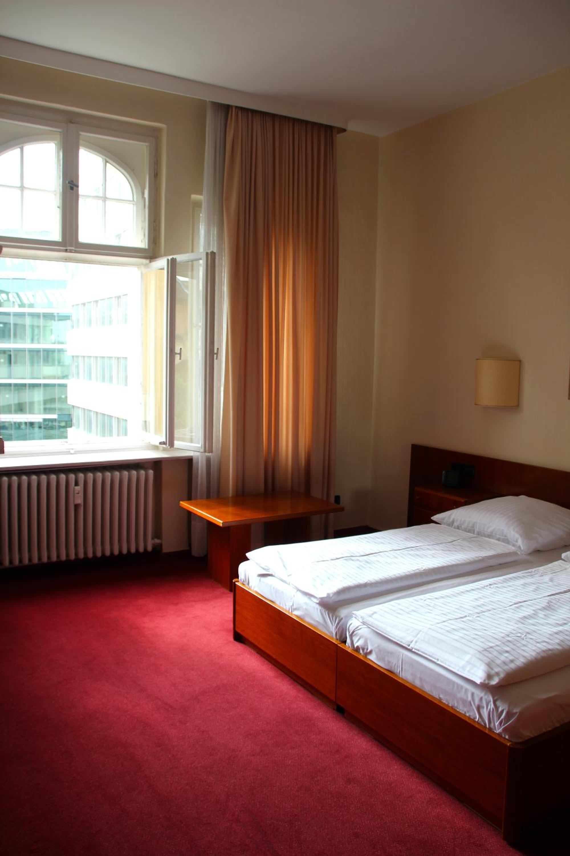 Economy Double Room with Shower  photo 2