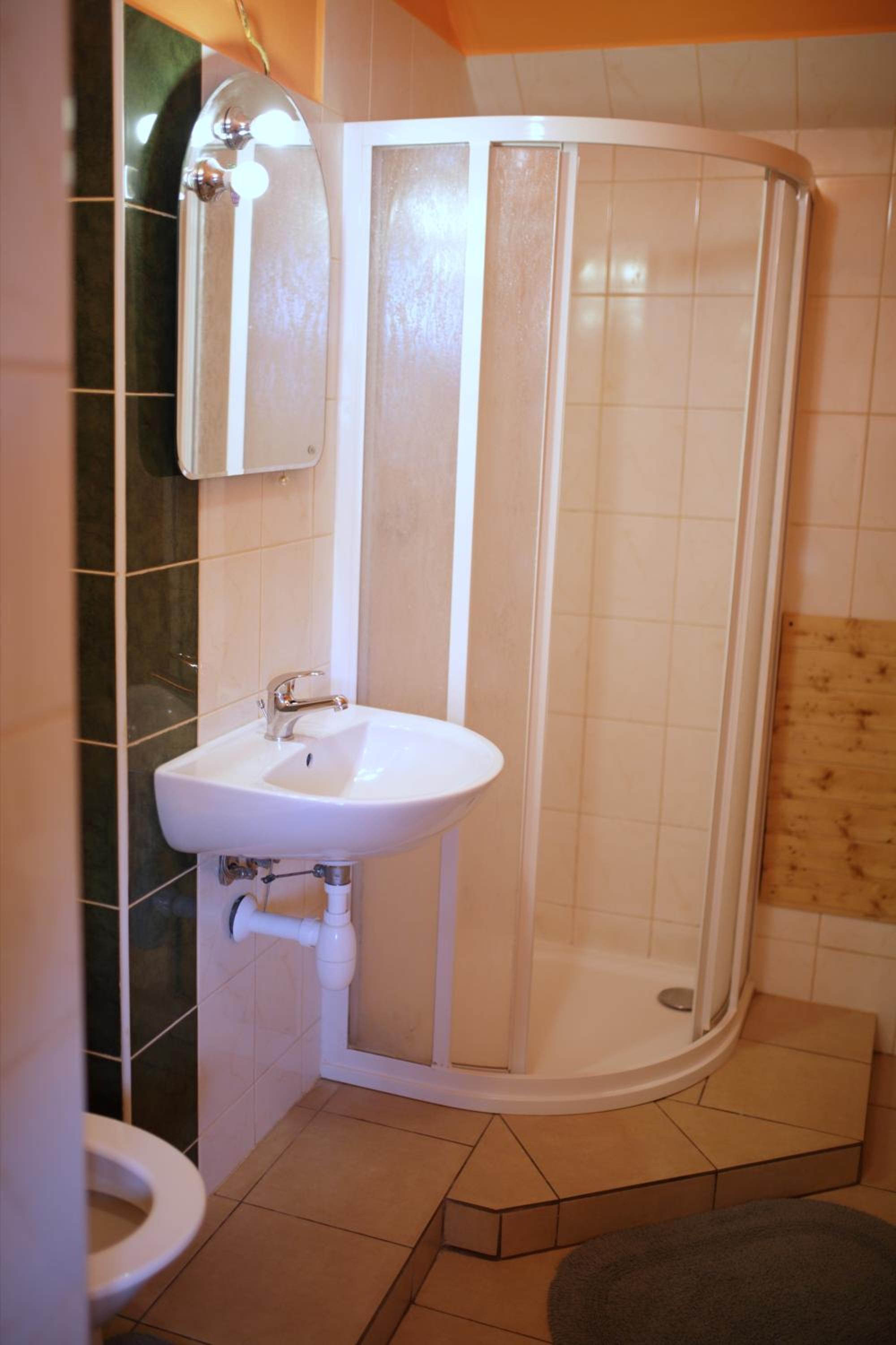 Quadruple Room with Private Bathroom photo 3