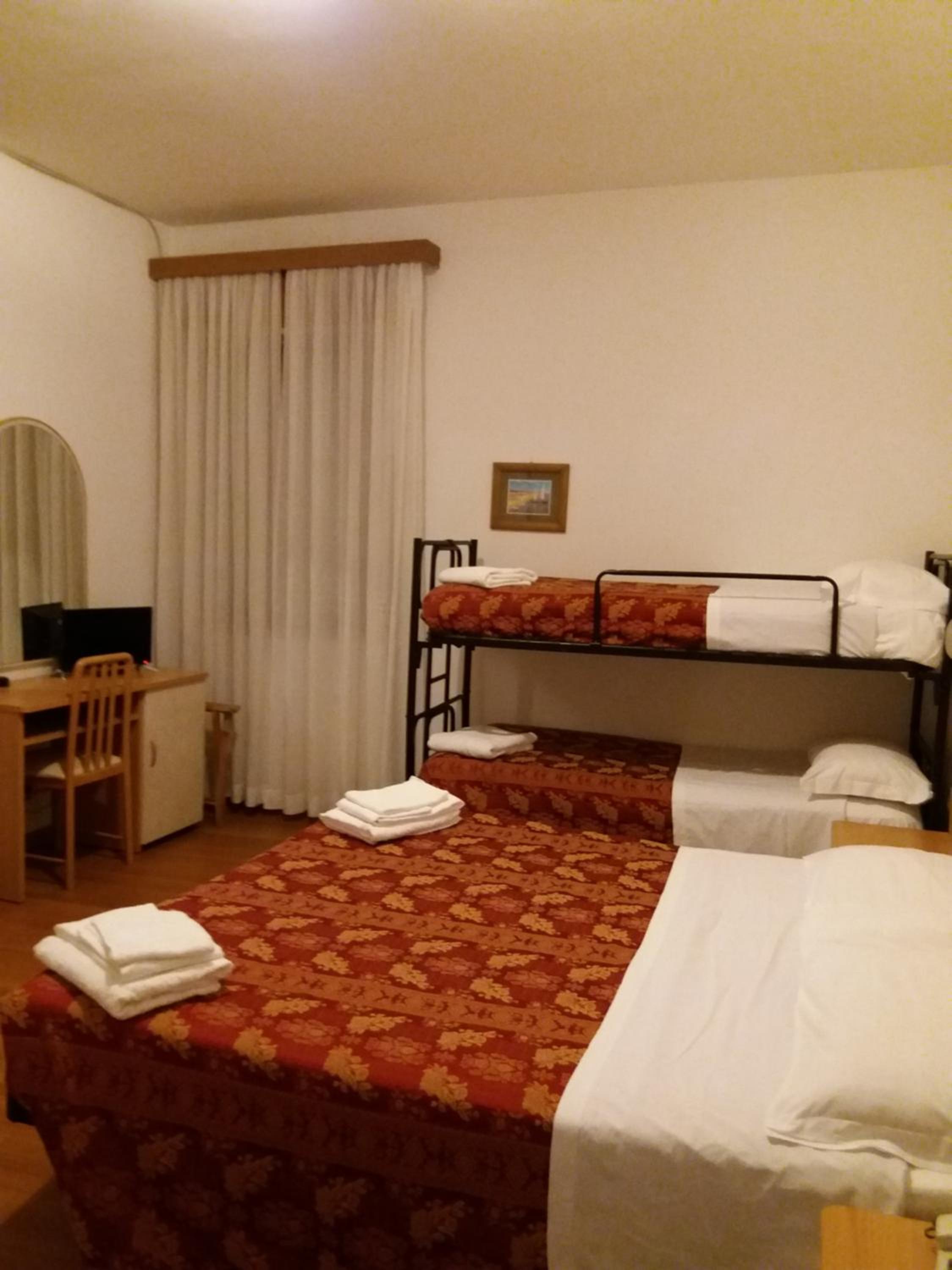 Quadruple Room with Bathroom photo 3