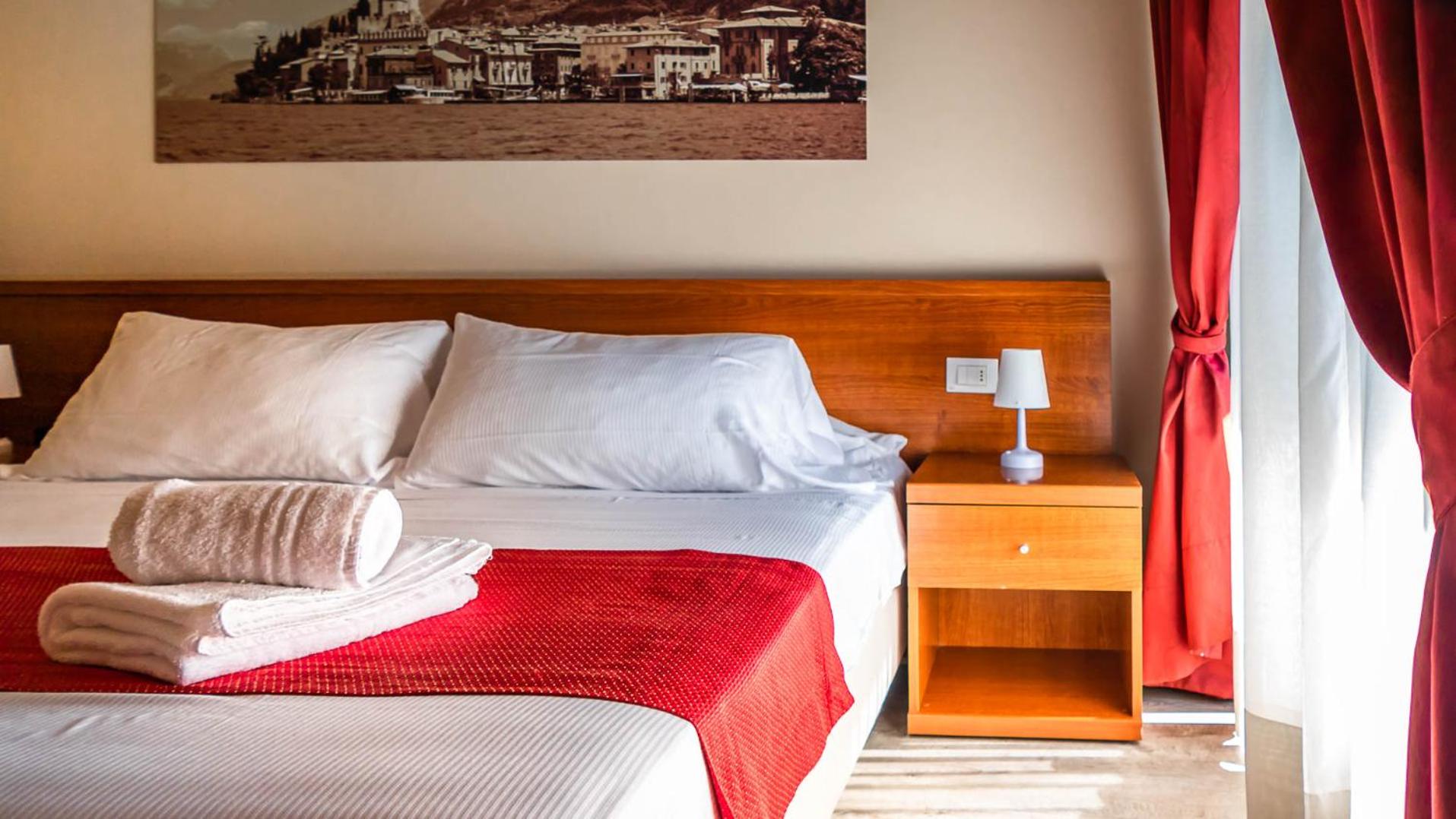 Standard Double or Twin Room - Photo 4