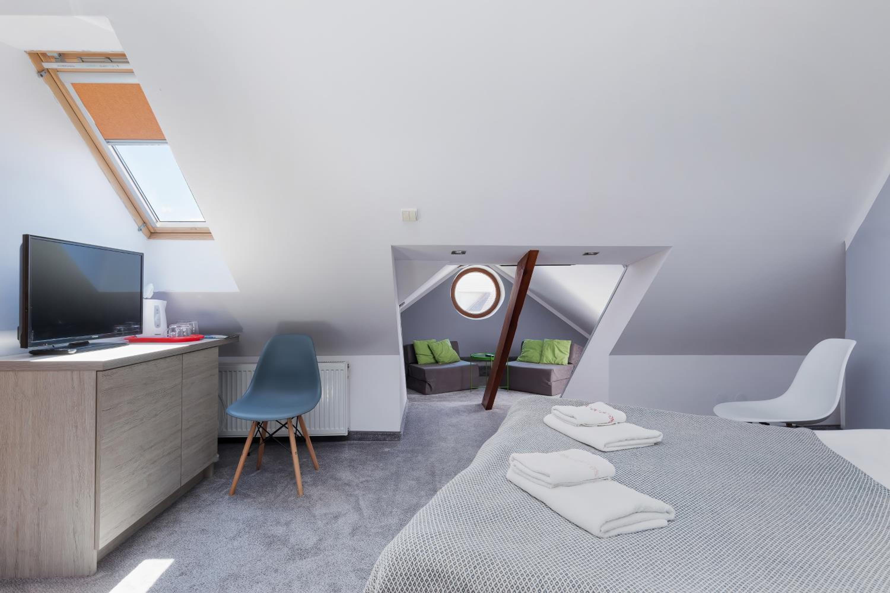 Double Room - Photo 11