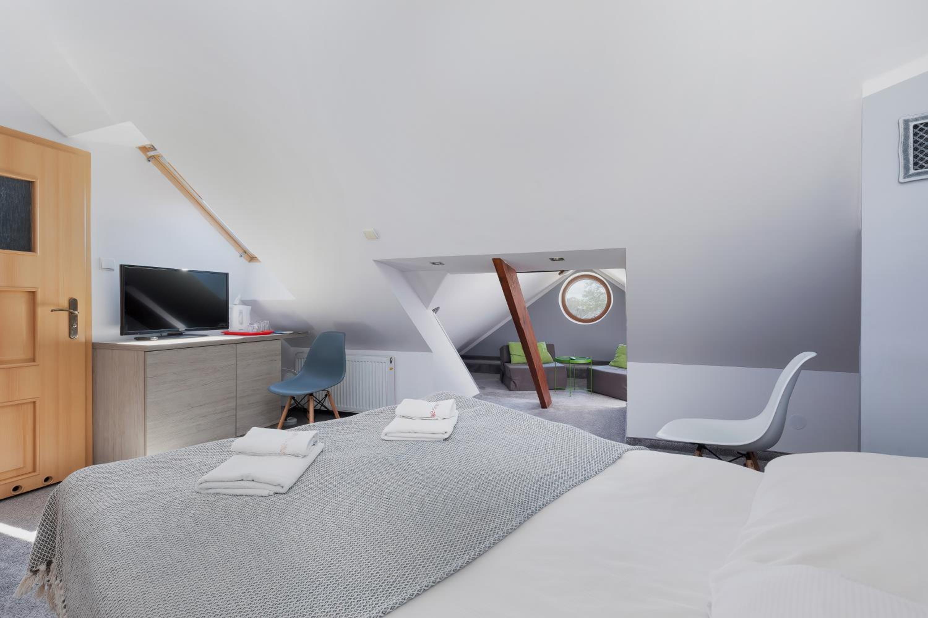 Double Room - Photo 10