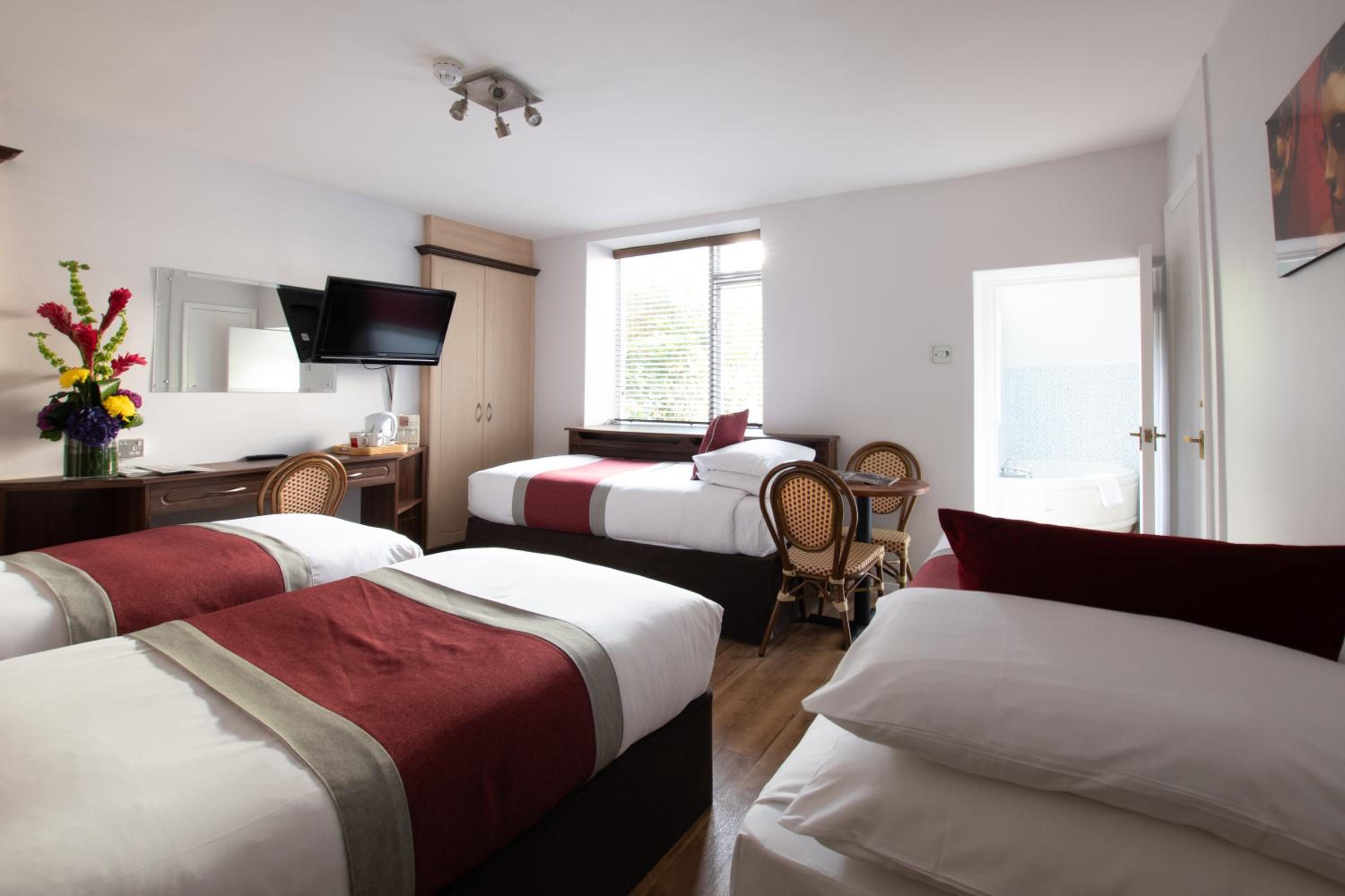 Triple Room - En Suite - Photo 9
