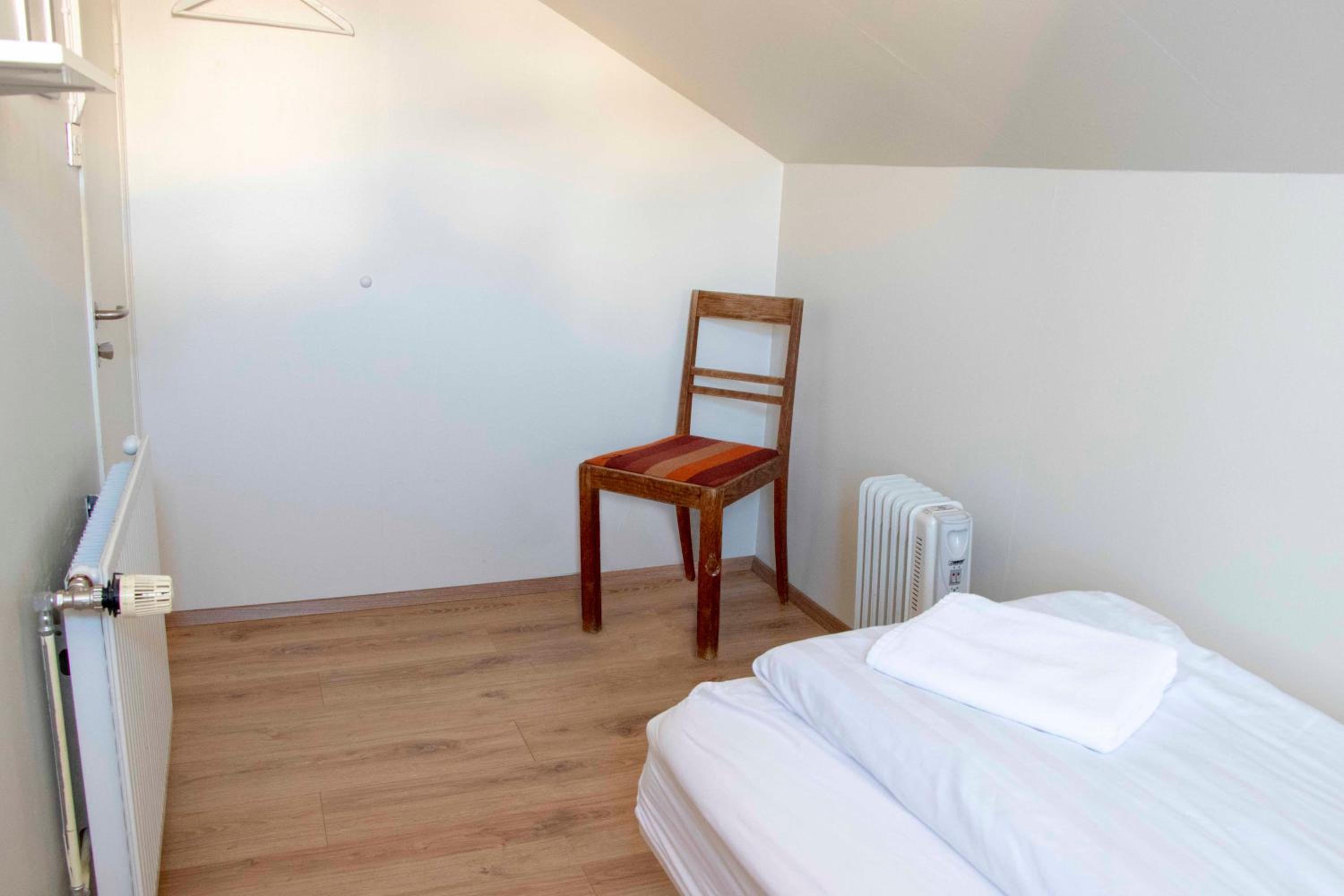 Basic Single Room With Shared Bathroom photo 1