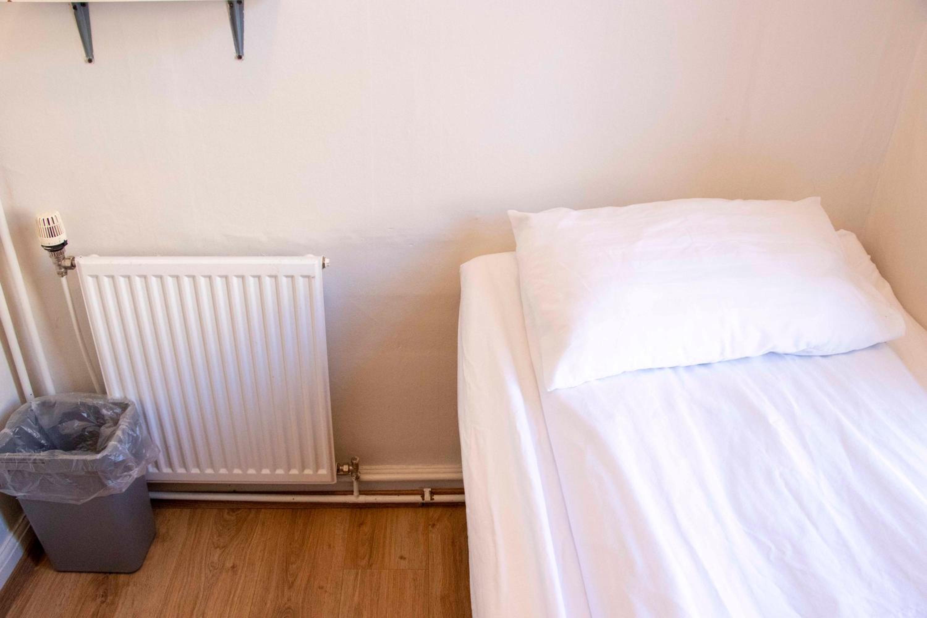 Small Single Room with Shared Bathroom photo 2