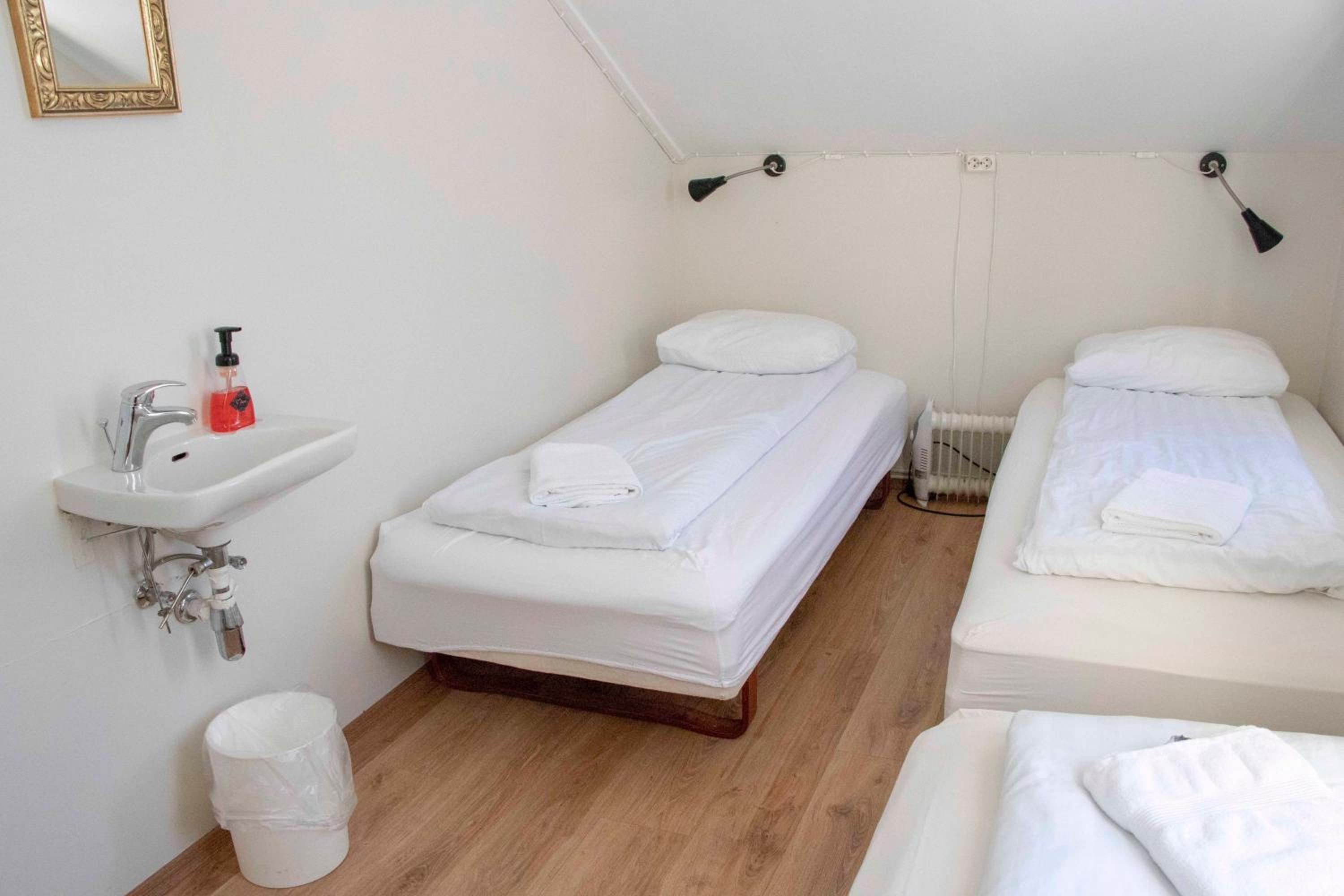 Basic Triple Room With Shared Bathroom photo 1