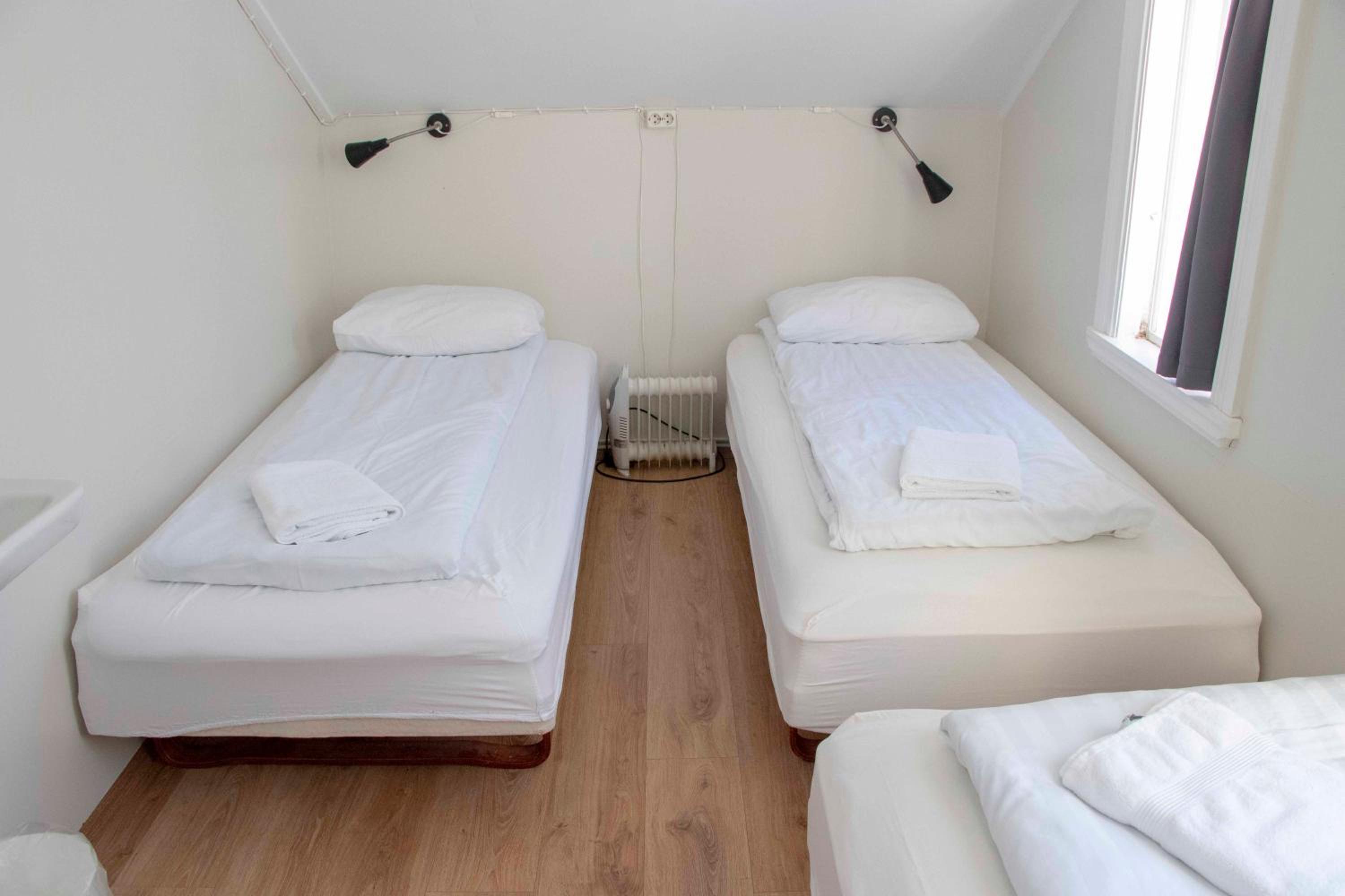 Basic Triple Room With Shared Bathroom photo 2