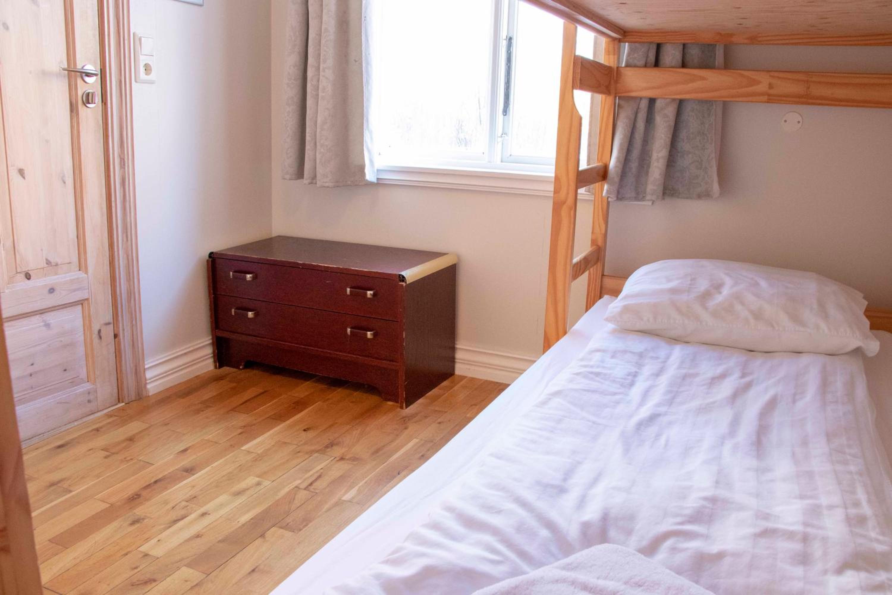 Budget Twin Room With Shared Bathroom photo 3