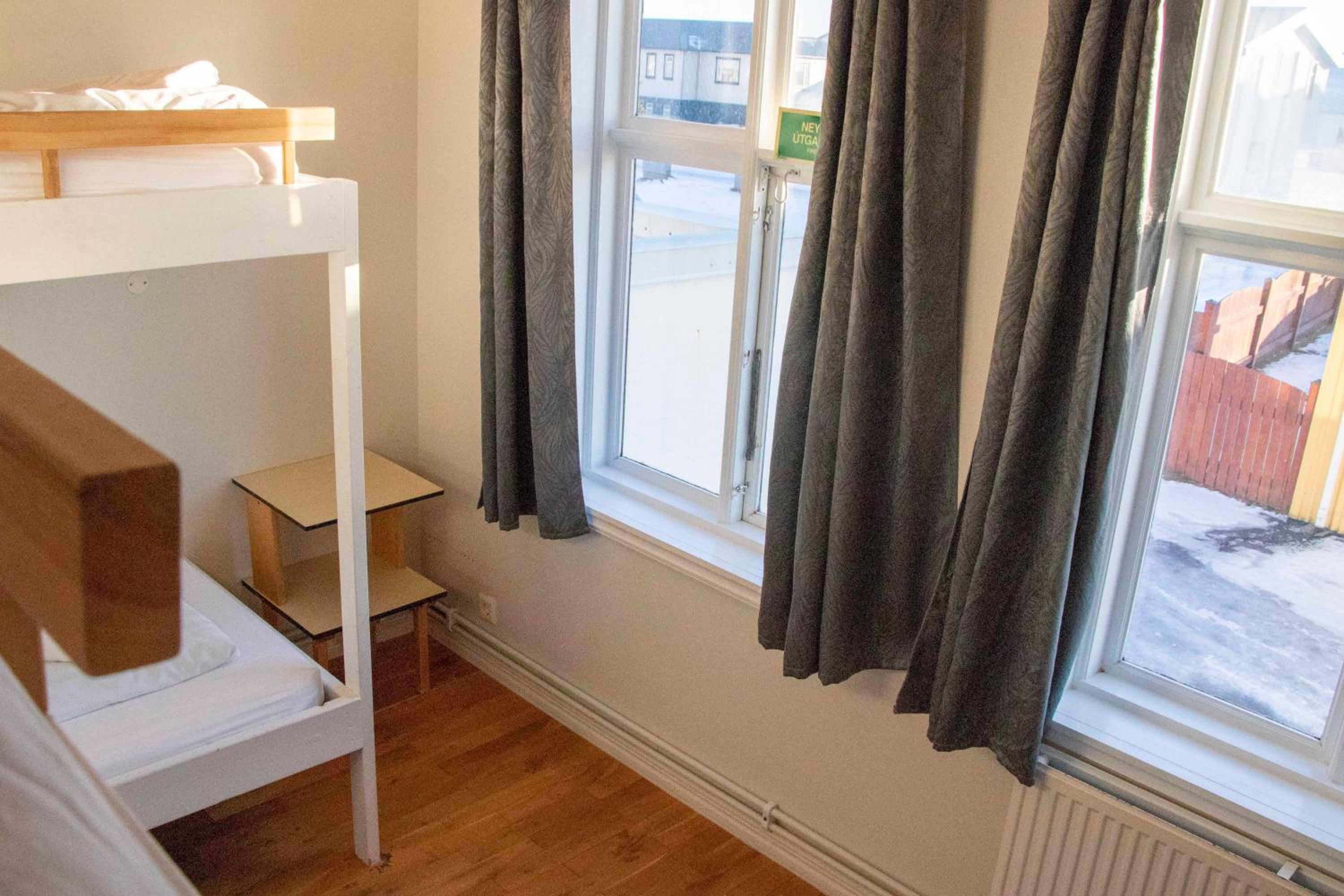 Quadruple Room with Shared Bathroom photo 2