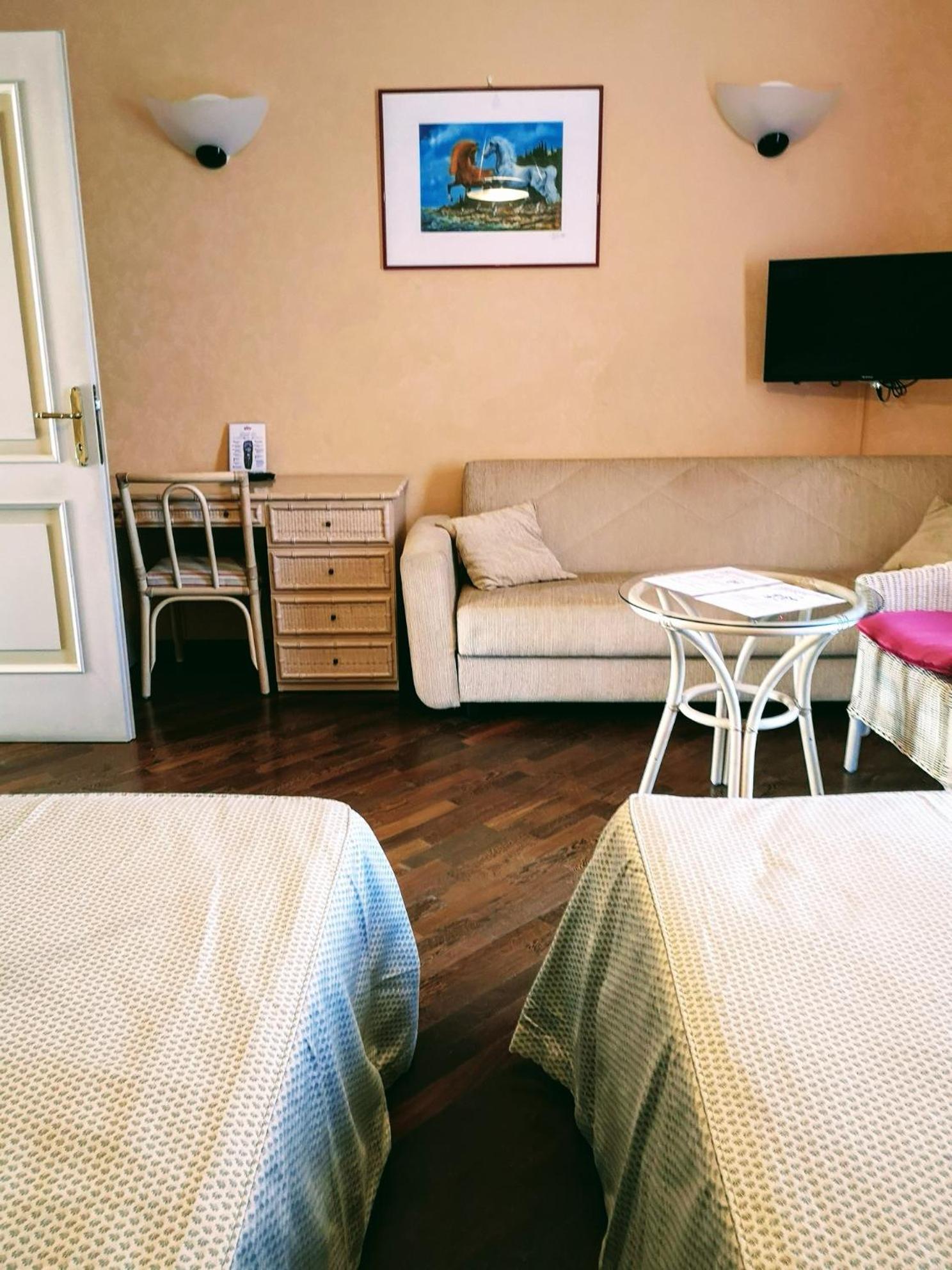 Standard Triple Room photo 2