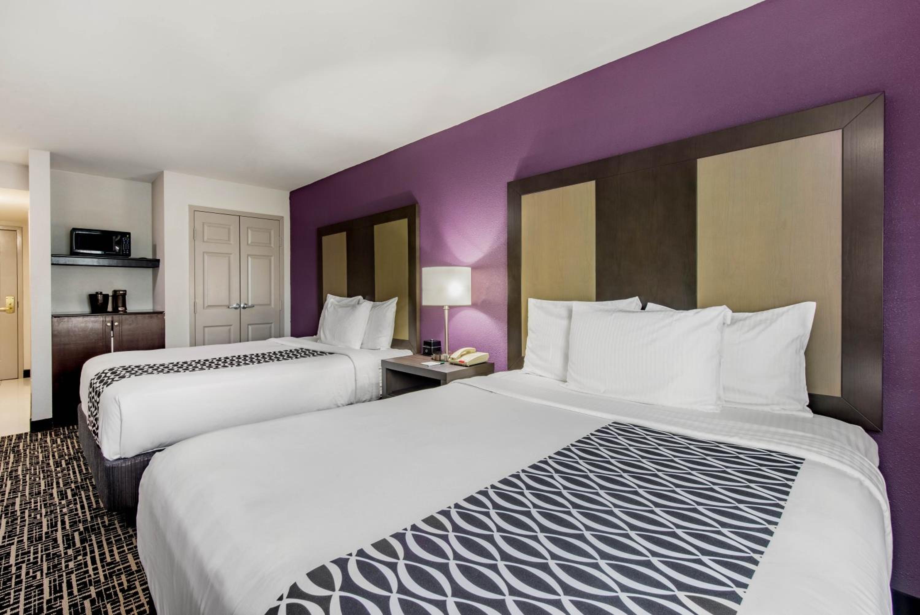 Deluxe Queen Room with Two Queen Beds - Photo 2
