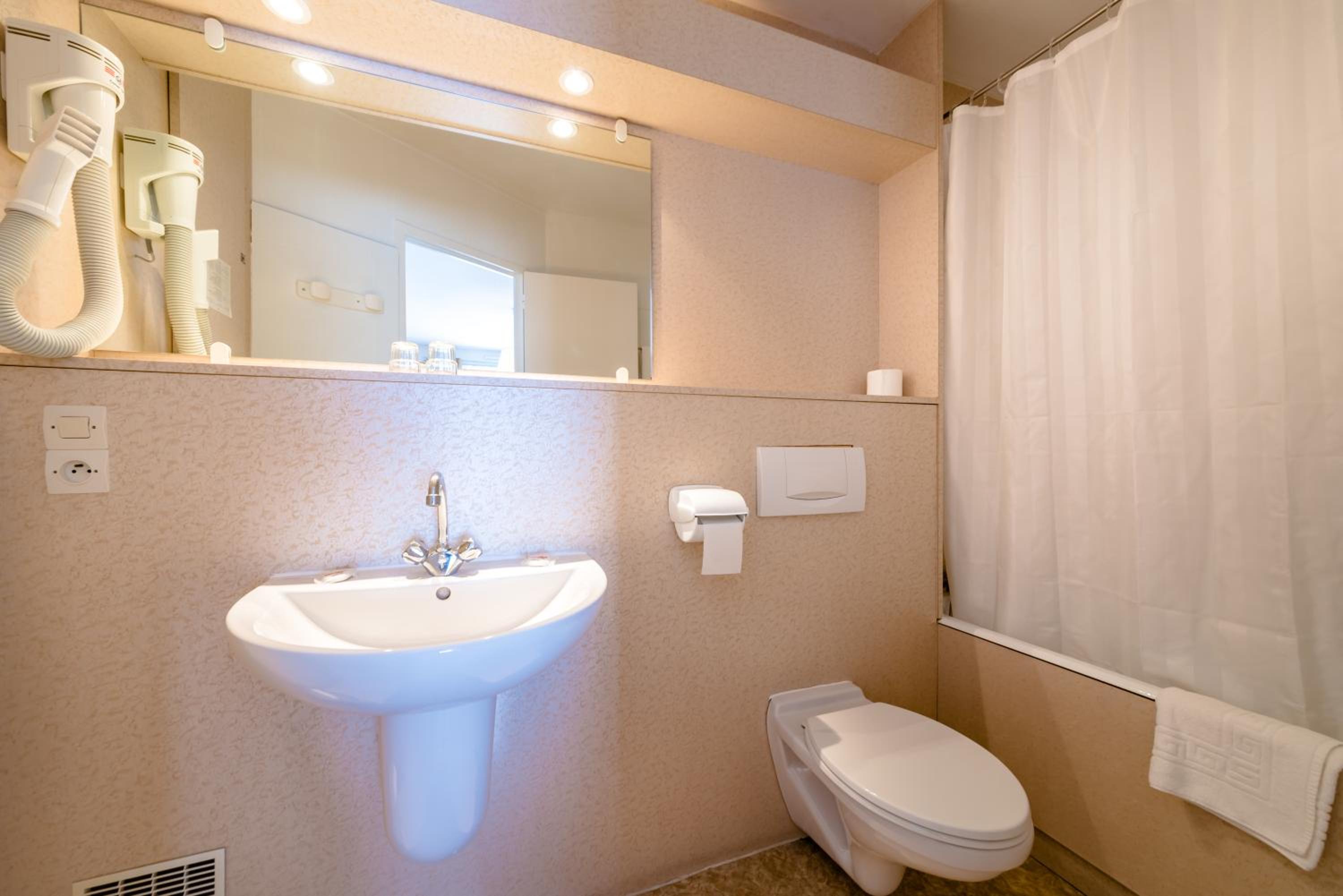 Triple Room with Bath photo 2