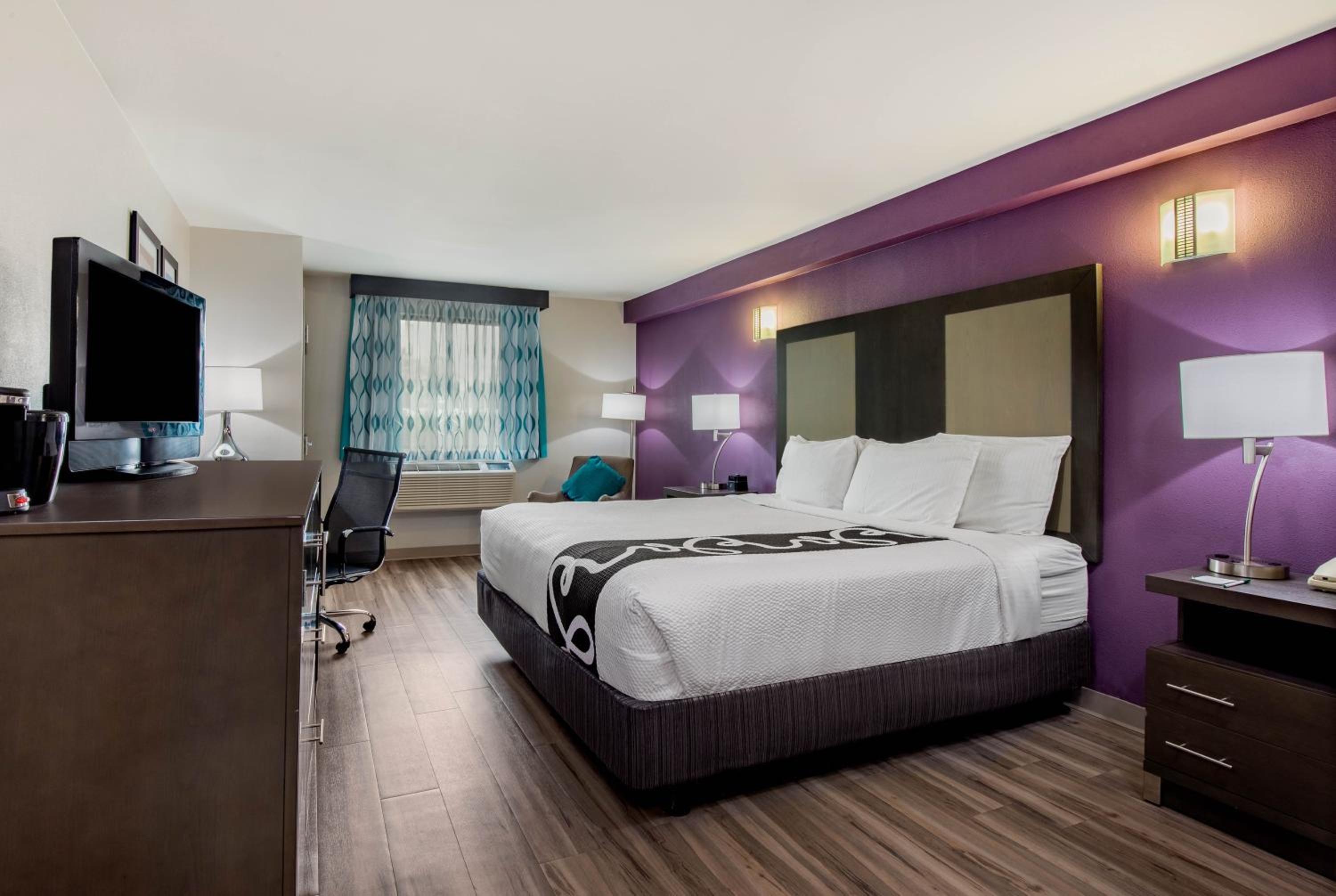 King Room - Disability Access - Photo 11