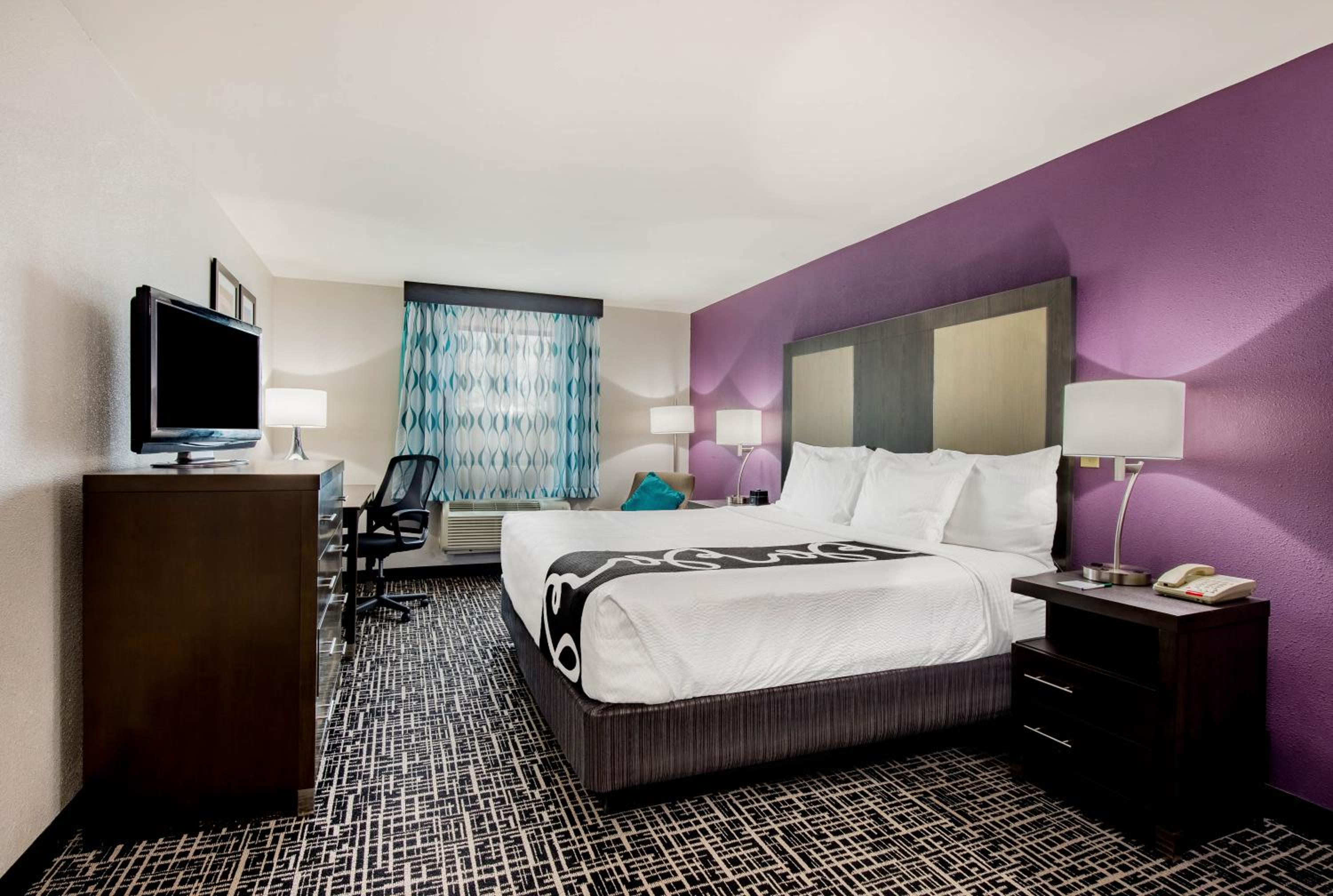 King Room - Disability Access - Photo 13