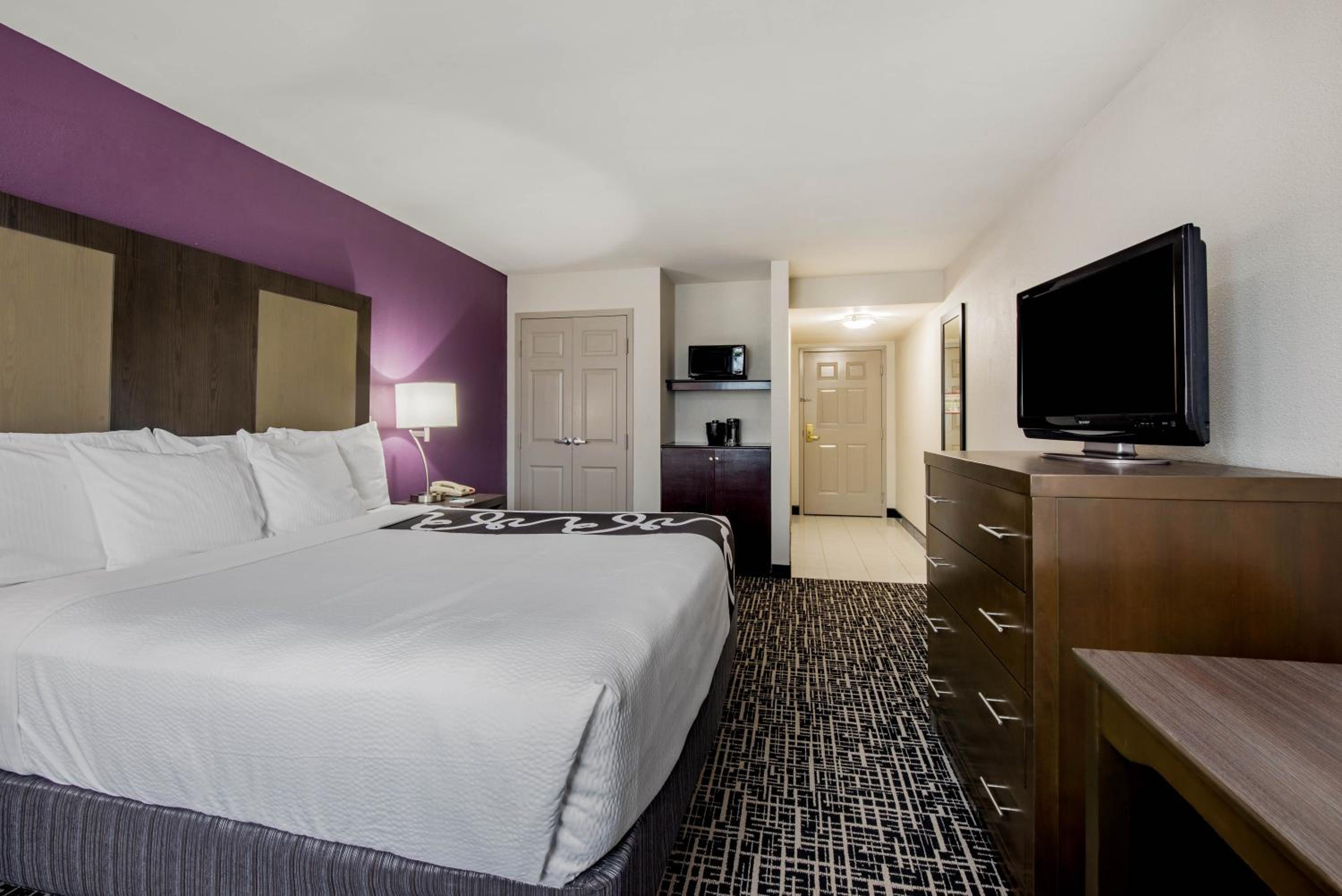 King Room - Disability Access - Photo 12