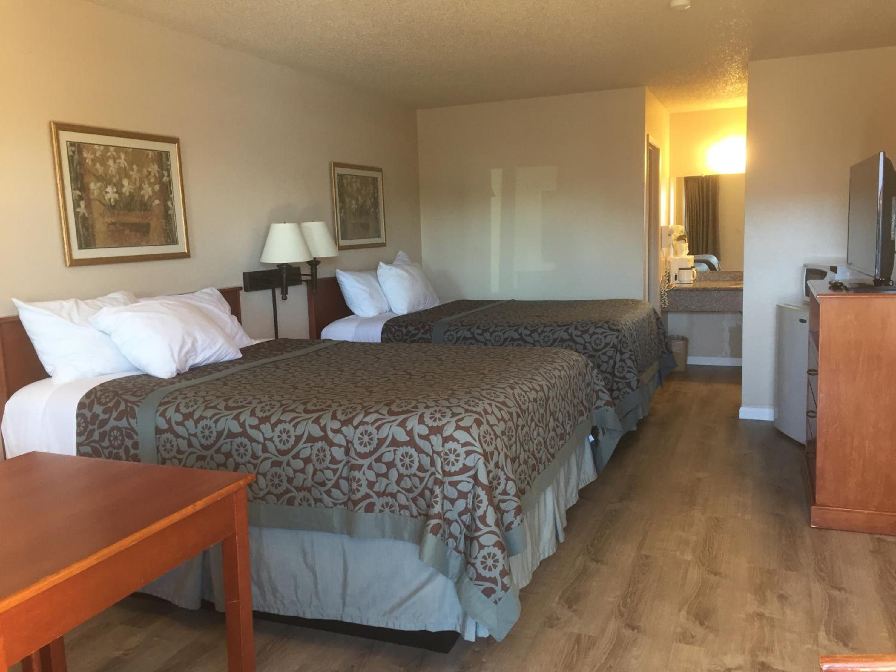 NQQ1 Queen Room with Two Queen Beds - Non-Smoking photo 1