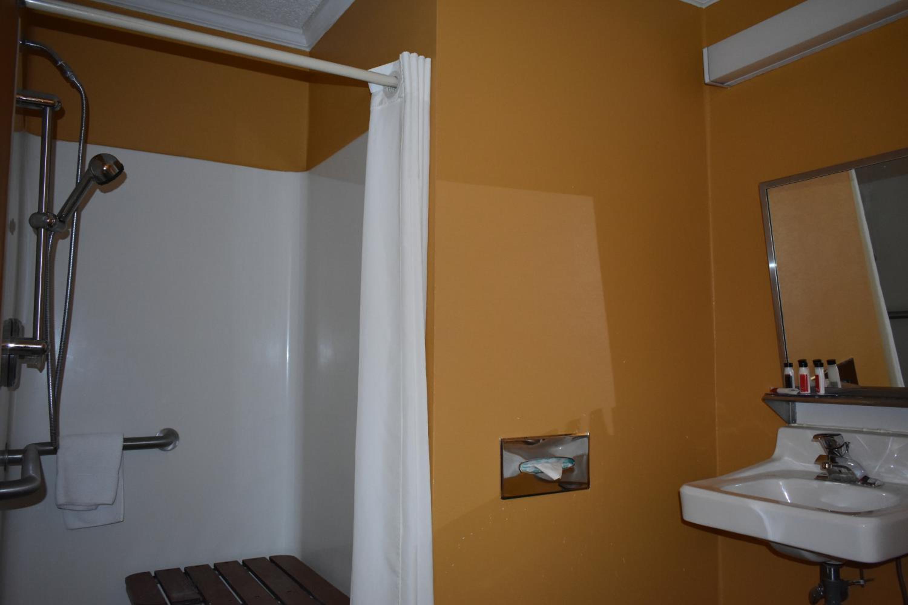 Super 8 by Wyndham Maumee Perrysburg Toledo Area, Photo 8