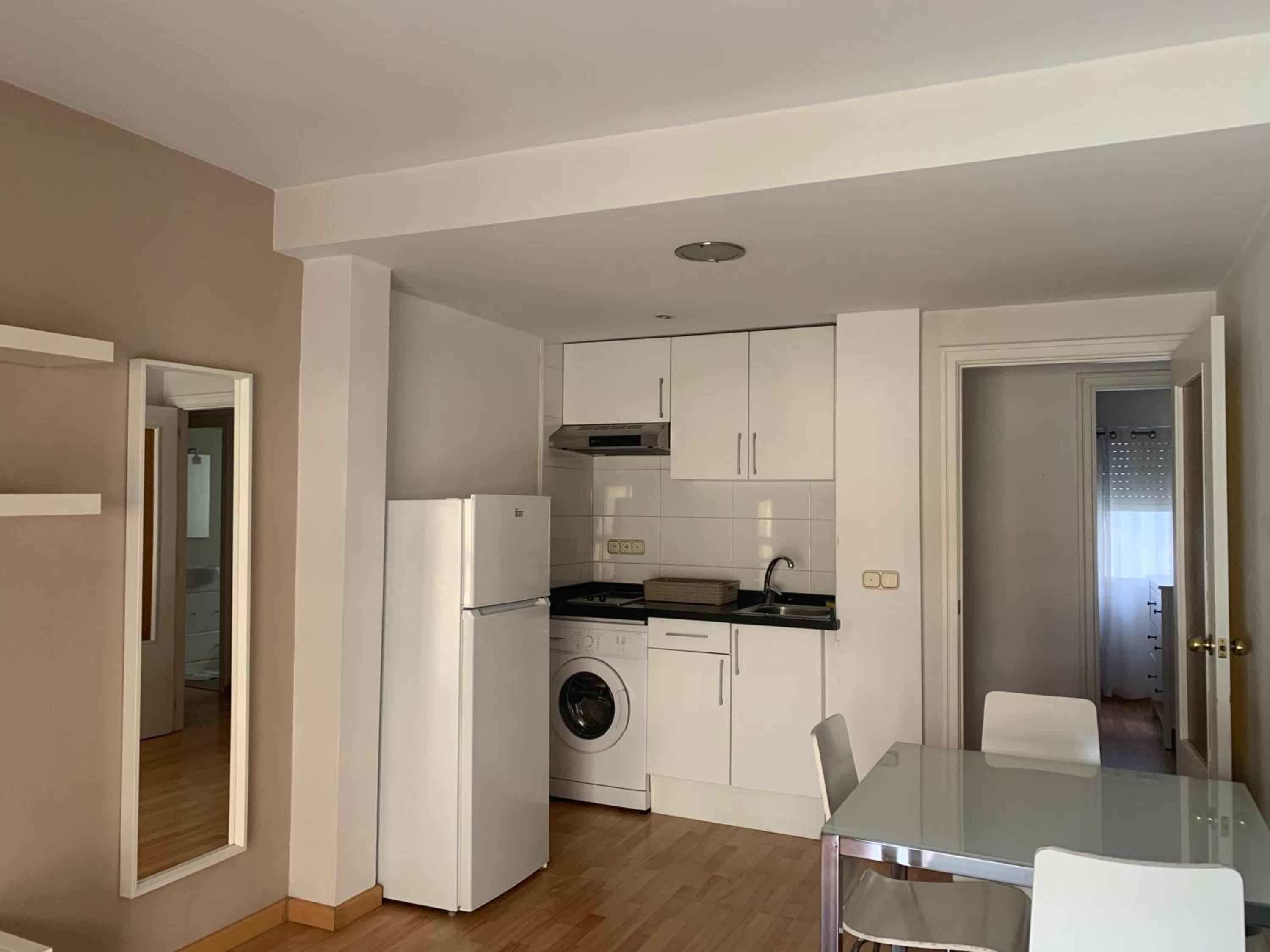 Studio Apartment - Photo 18