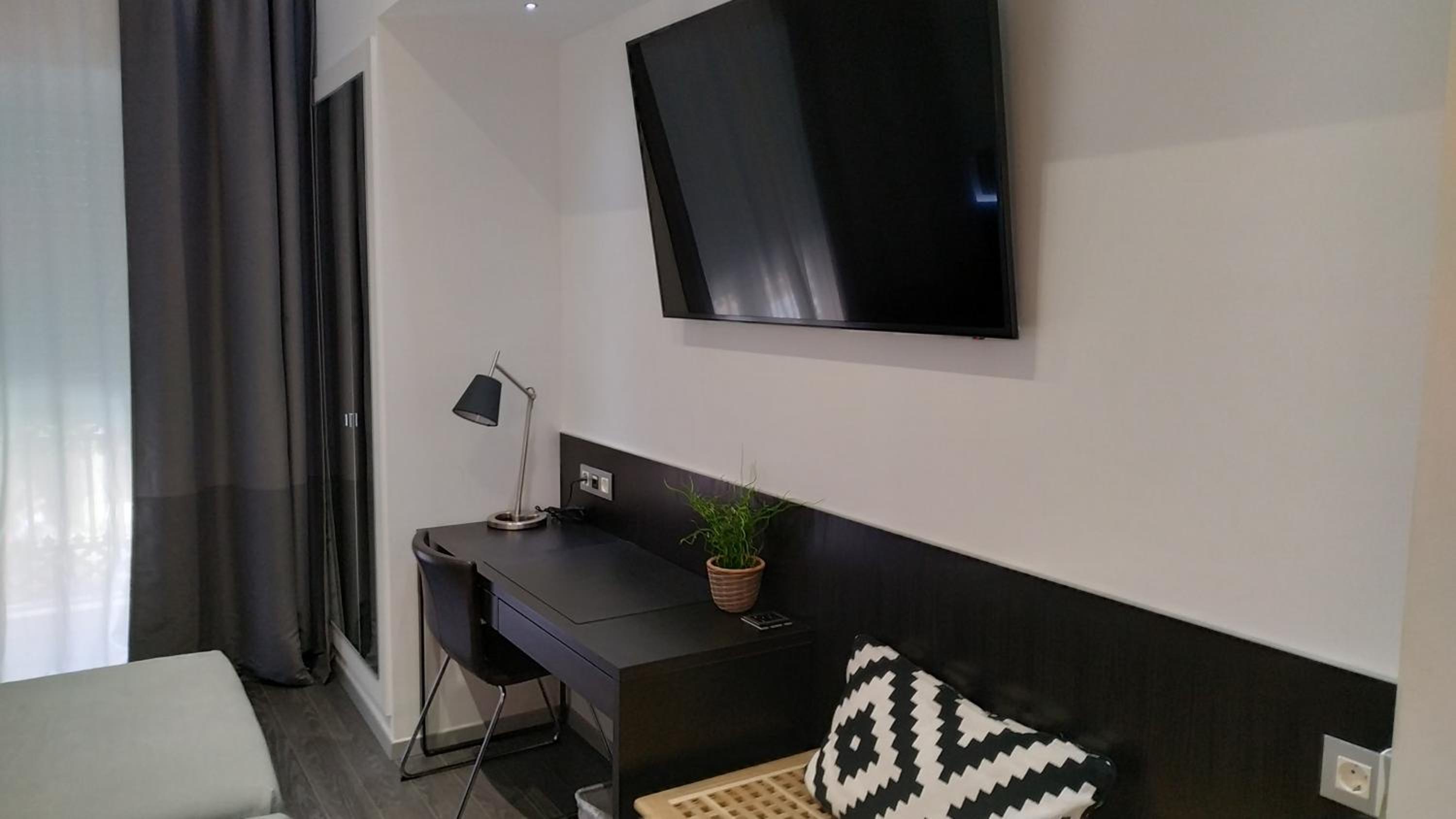 Suite with City View photo 3