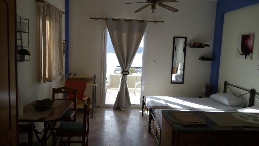 Deluxe Twin Room with Sea View photo 2