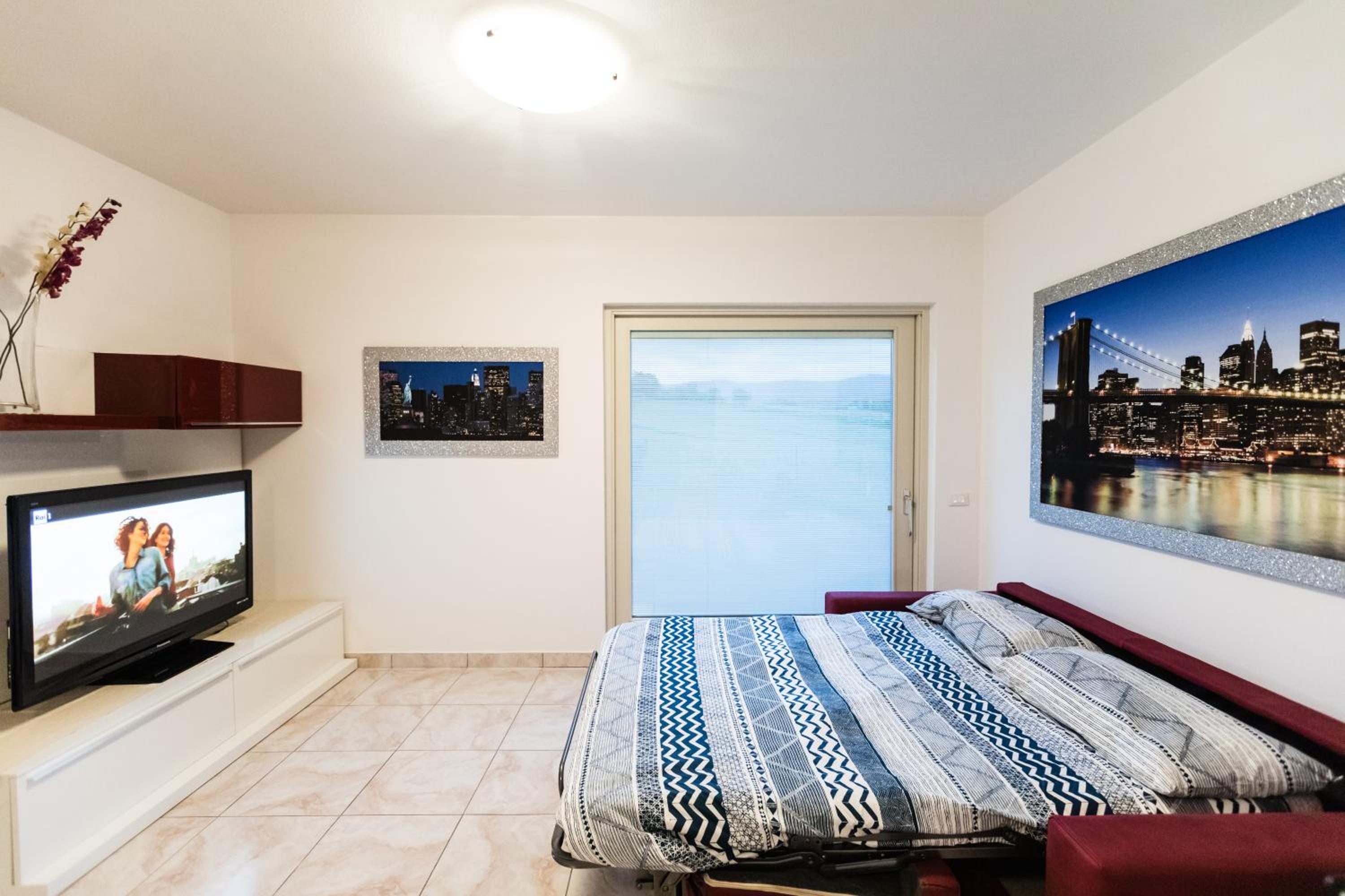 Two-Bedroom Apartment - Photo 5