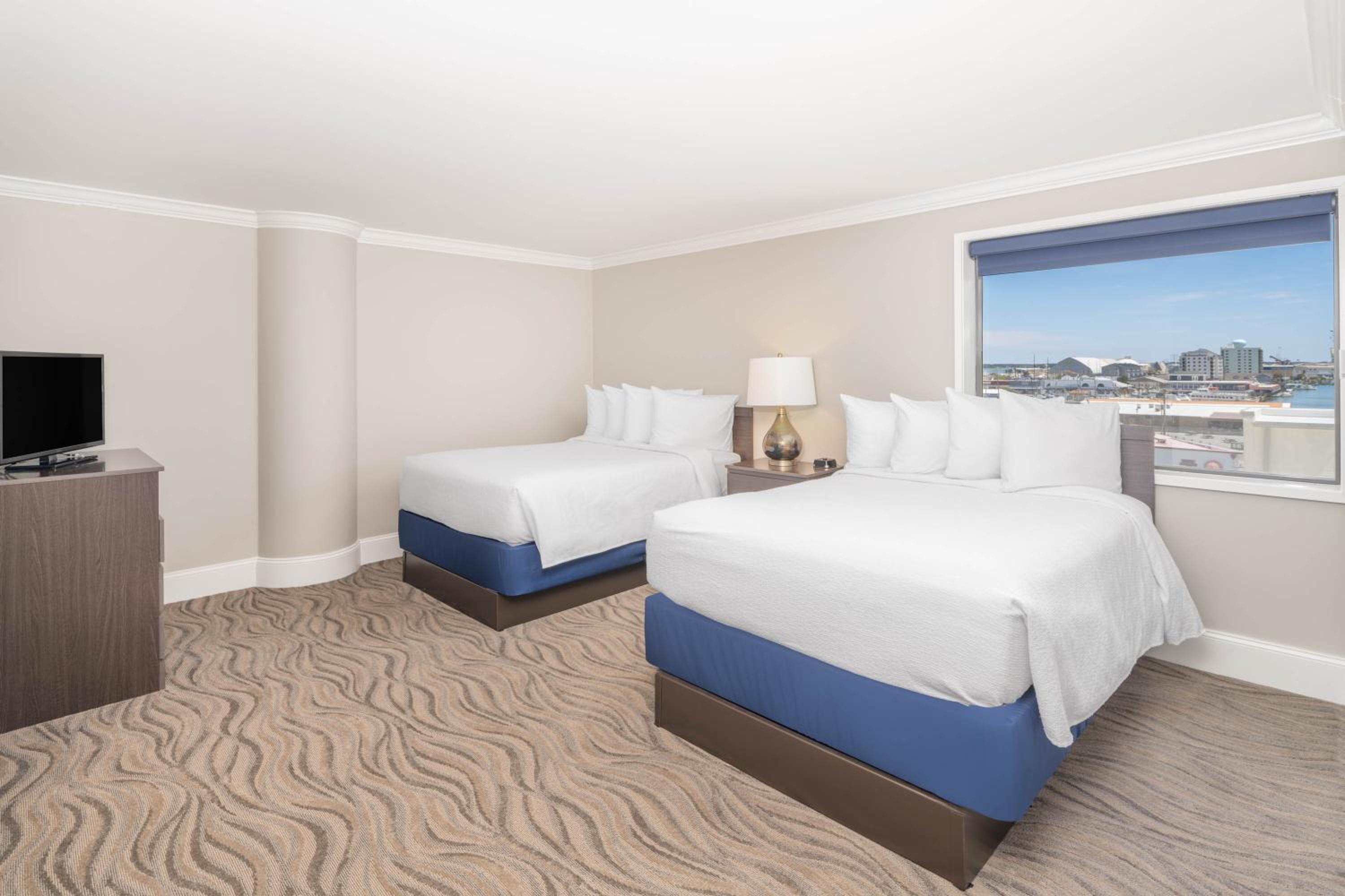 2 Queen Bed Studio (City View)