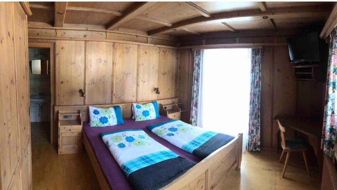 Three-Bedroom Apartment with Balcony photo 3