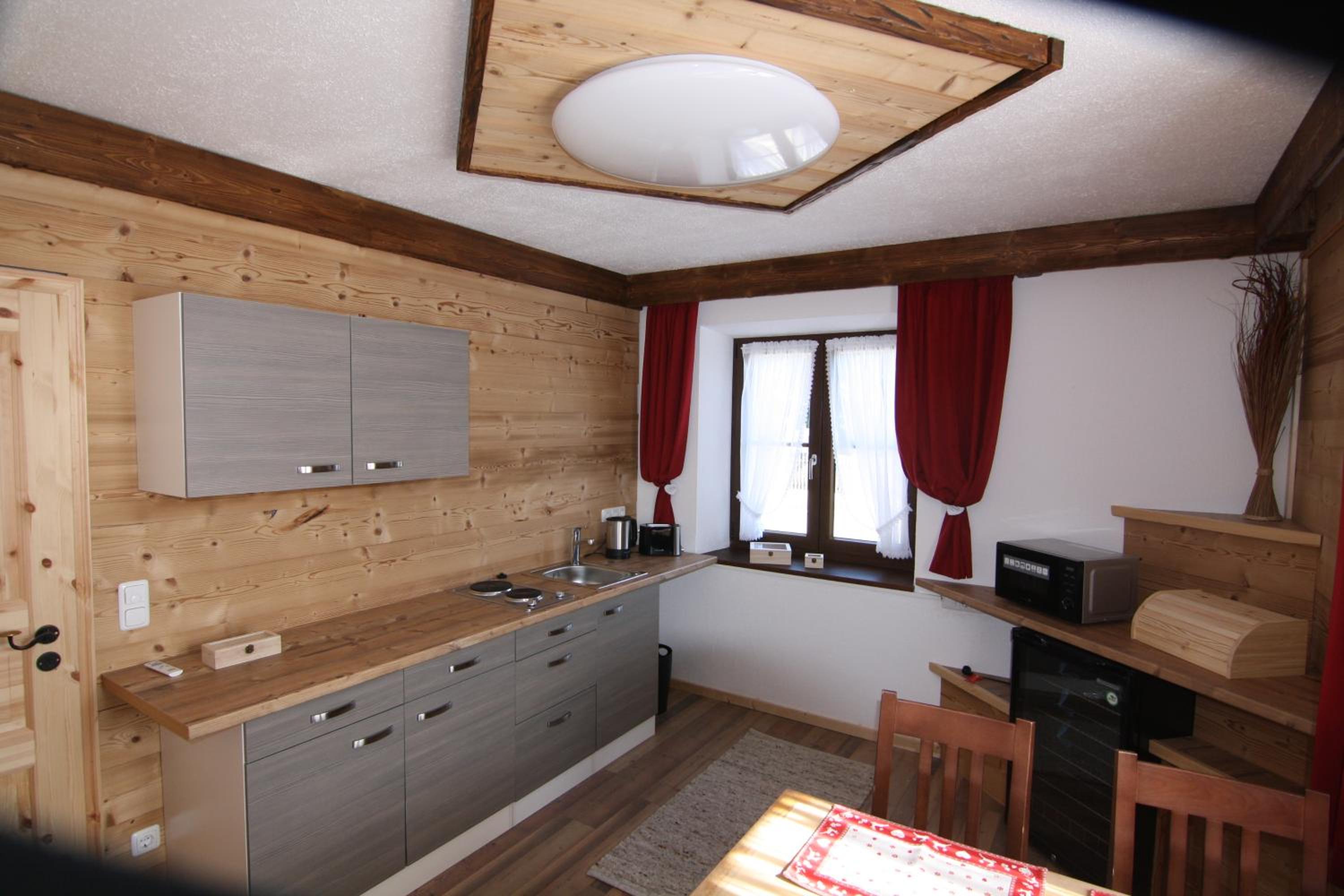 Apartment with Balcony - Photo 3